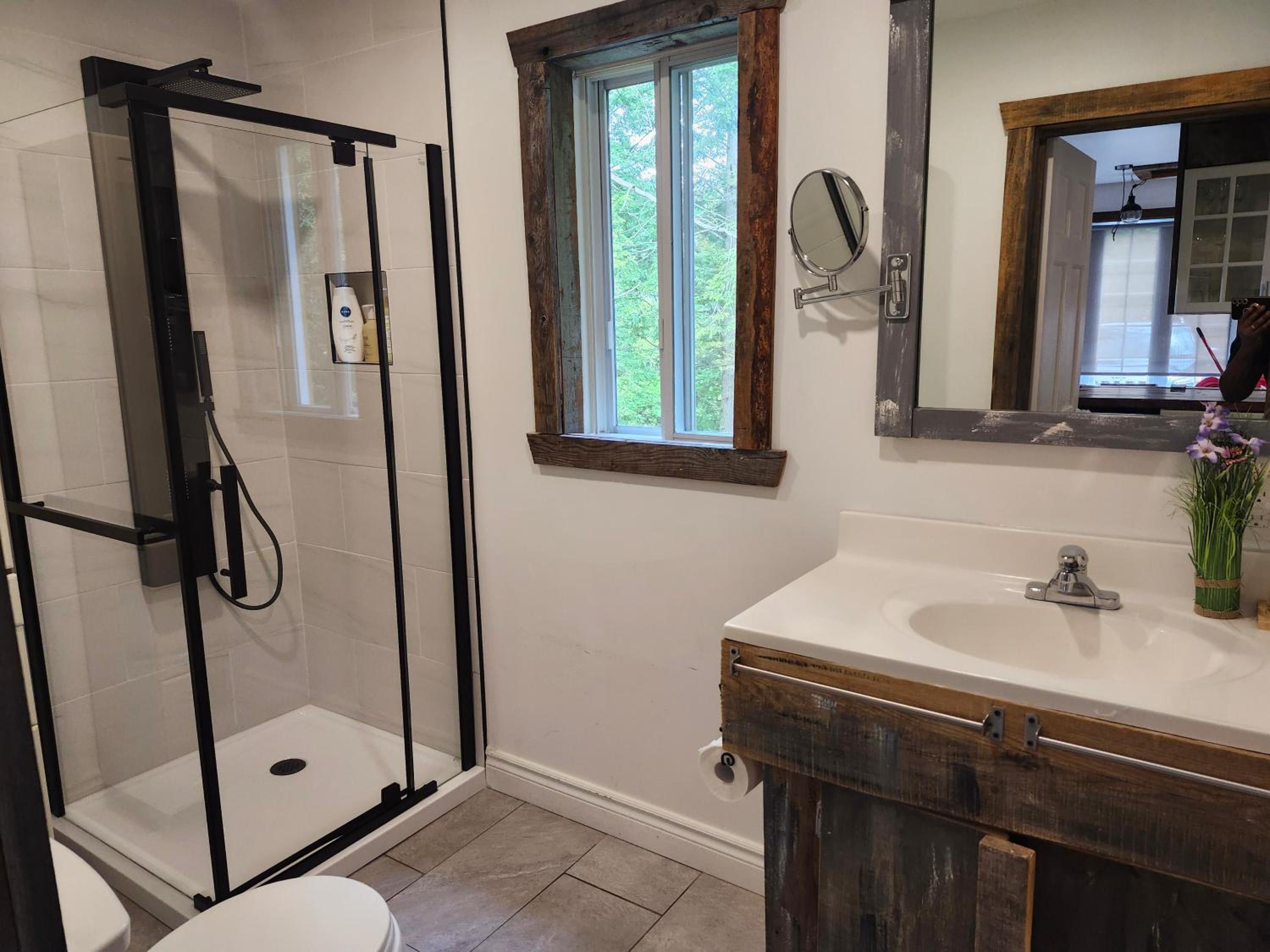 LoveNestChalet - Romantic with Private Hot Tub & Fireplace