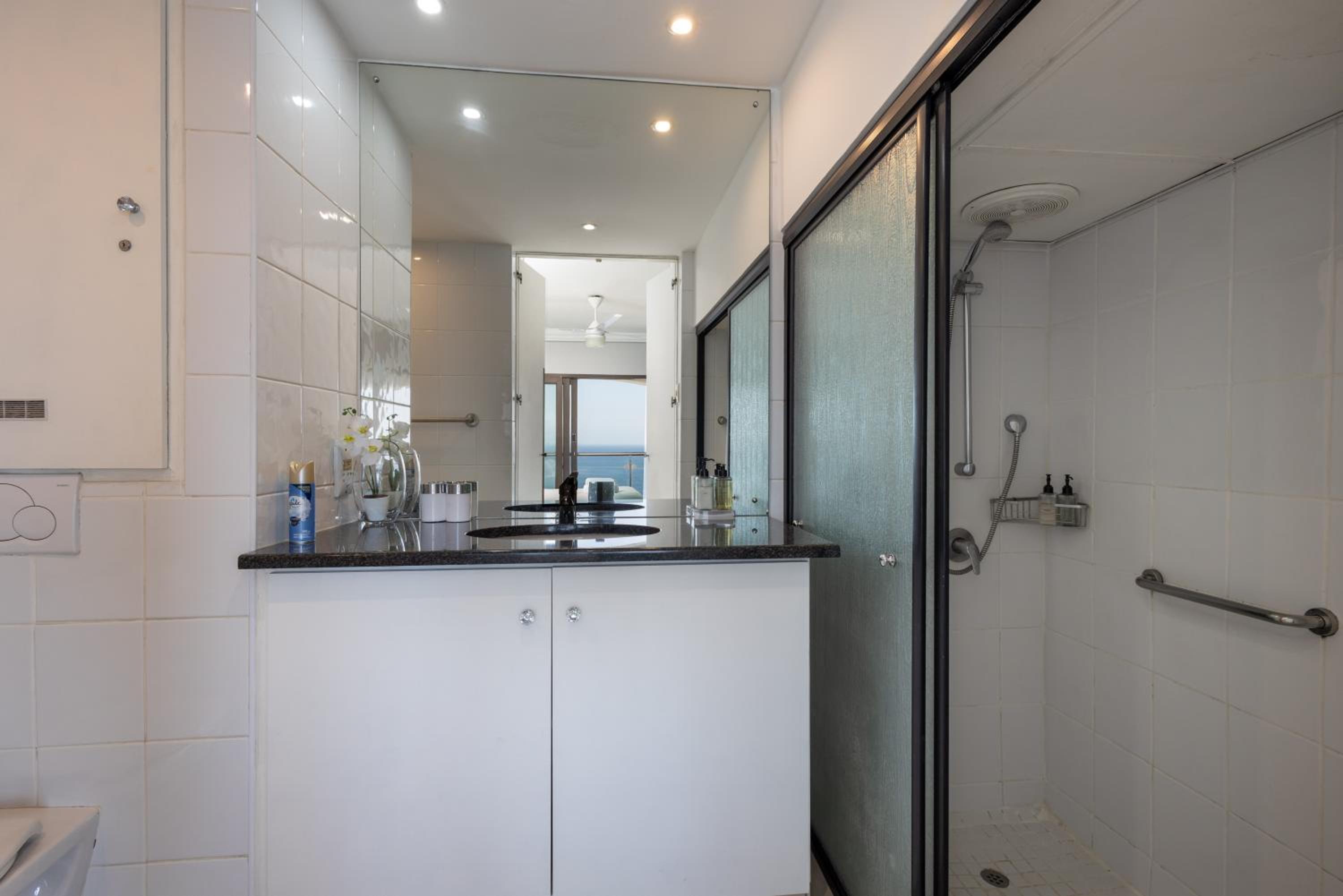 803 Bermudas - by Stay in Umhlanga