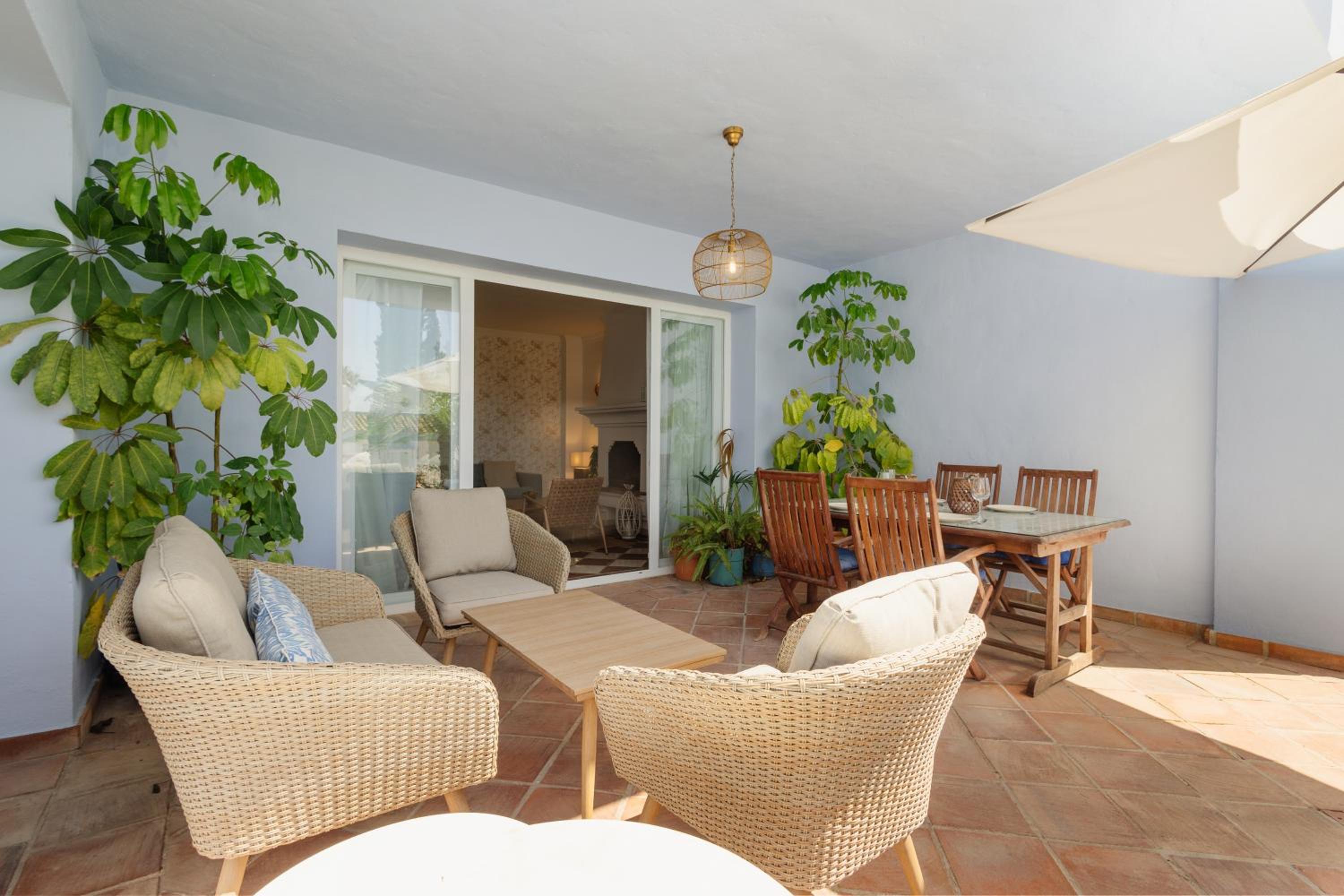 Apartment, with private terrace and in beachfront urbanization with heated pool, in Casares Costa