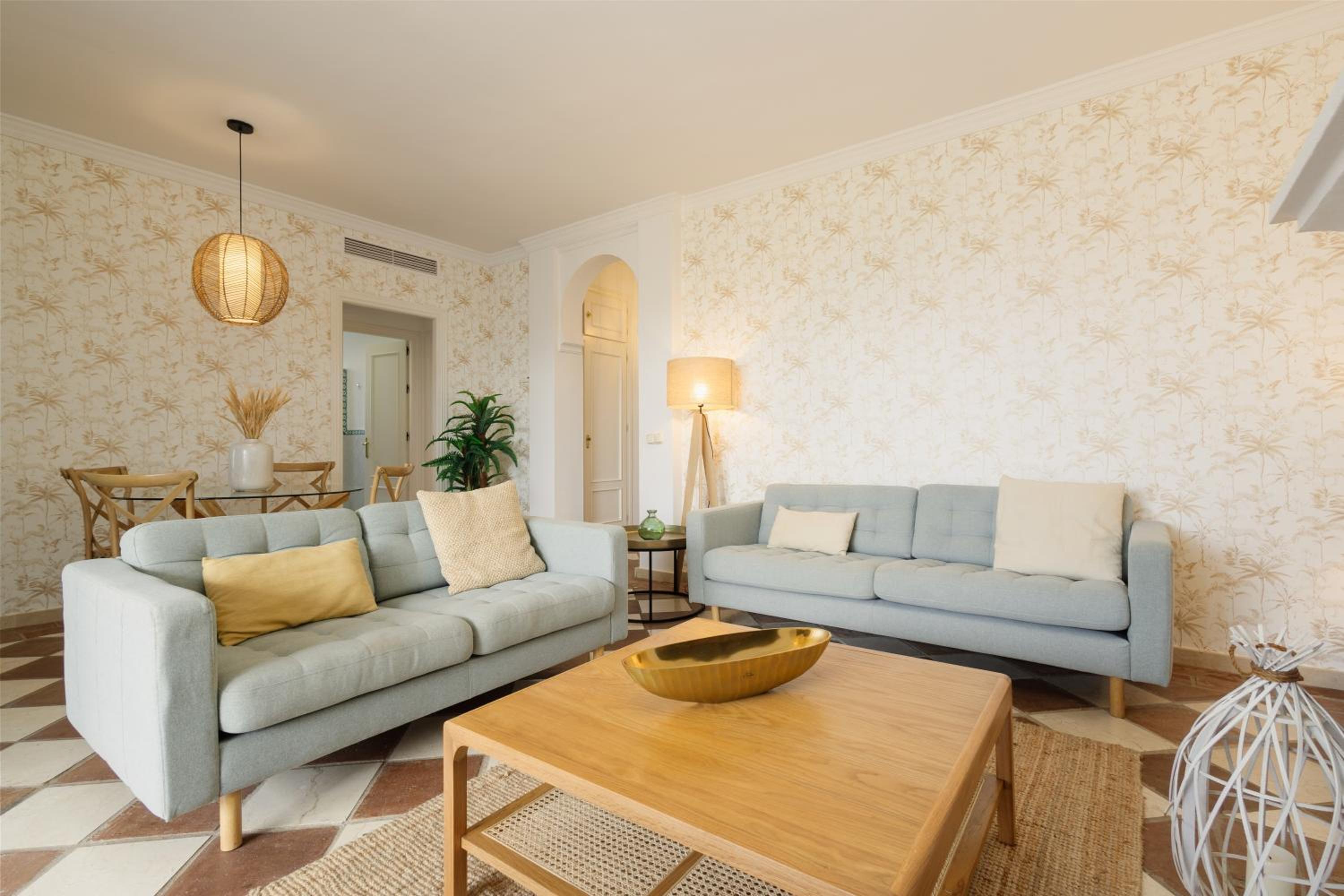 Apartment, with private terrace and in beachfront urbanization with heated pool, in Casares Costa