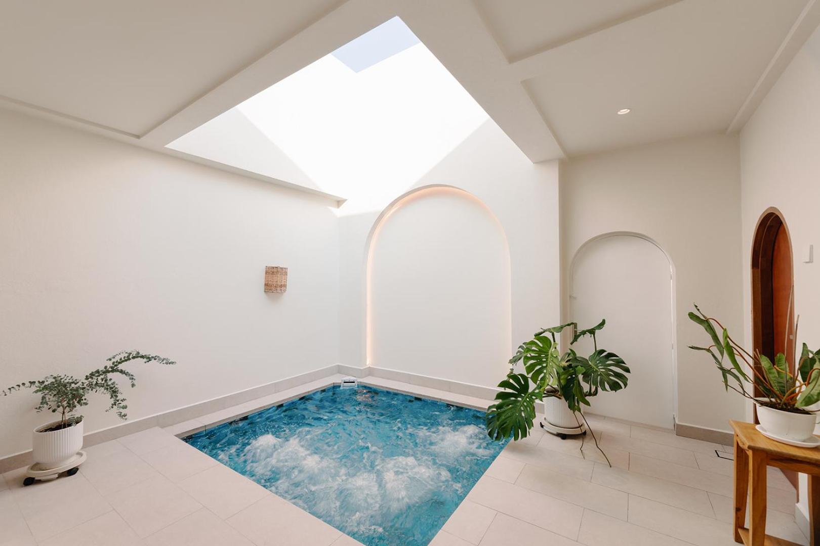 Mint Villa with Jacuzzi Pool photo 1