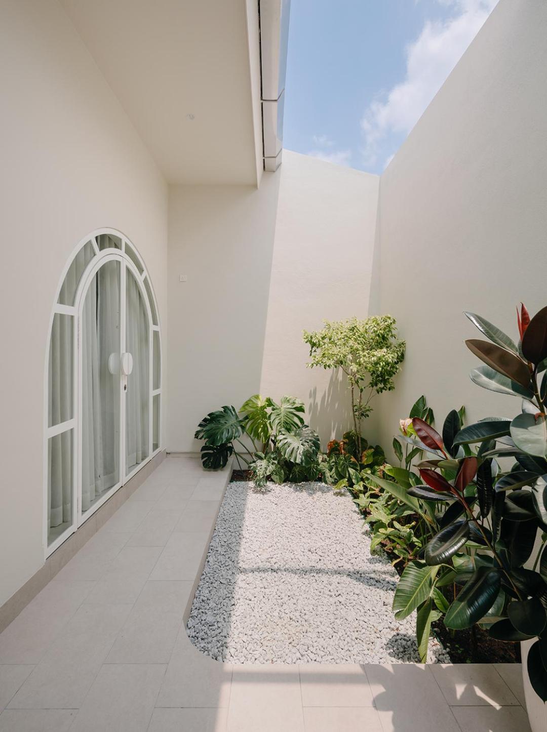 Mint Villa with Jacuzzi Pool photo 3