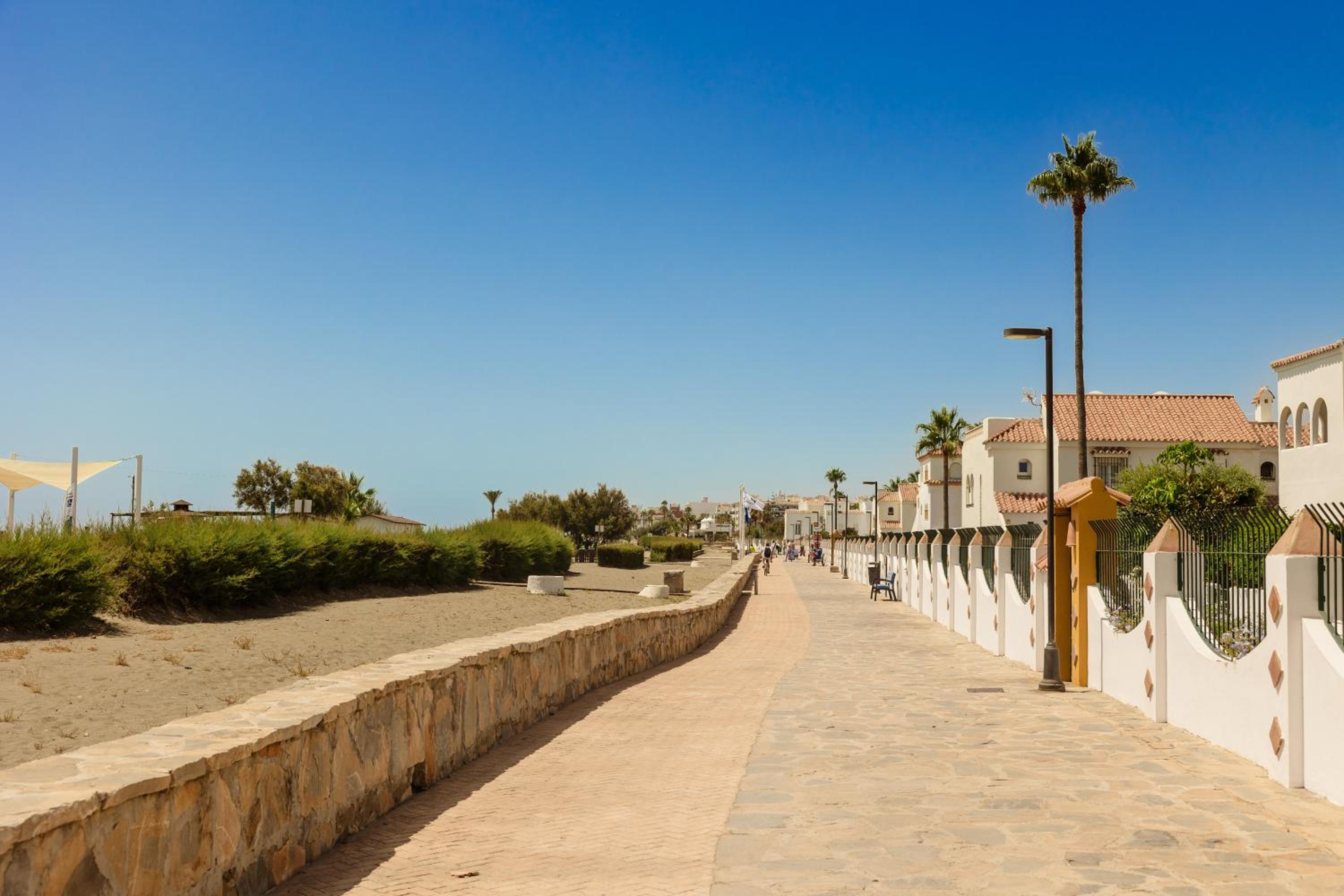 Apartment, with private terrace and in beachfront urbanization with heated pool, in Casares Costa