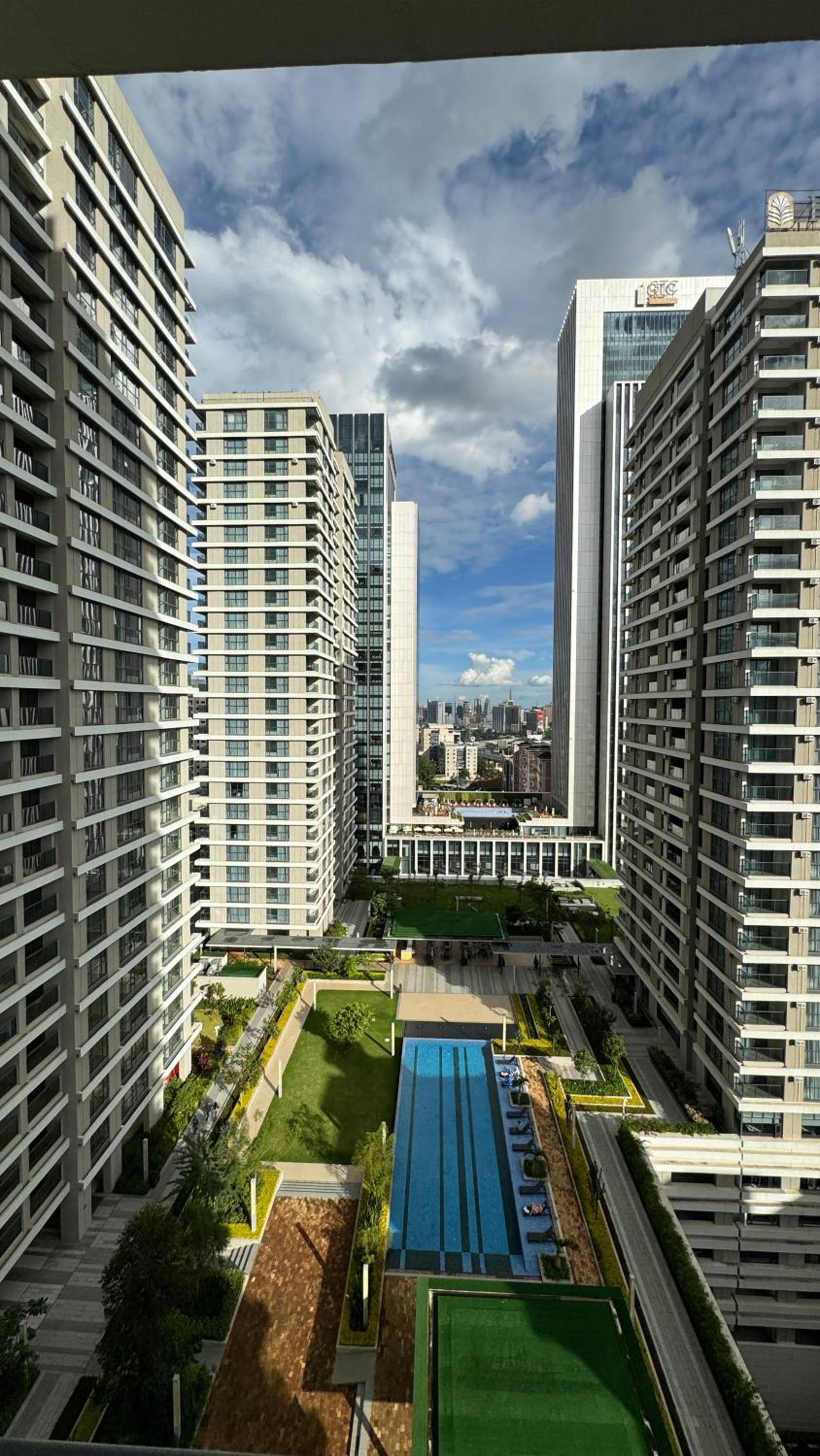 Luxurious 2 bed GTC with city views view 3