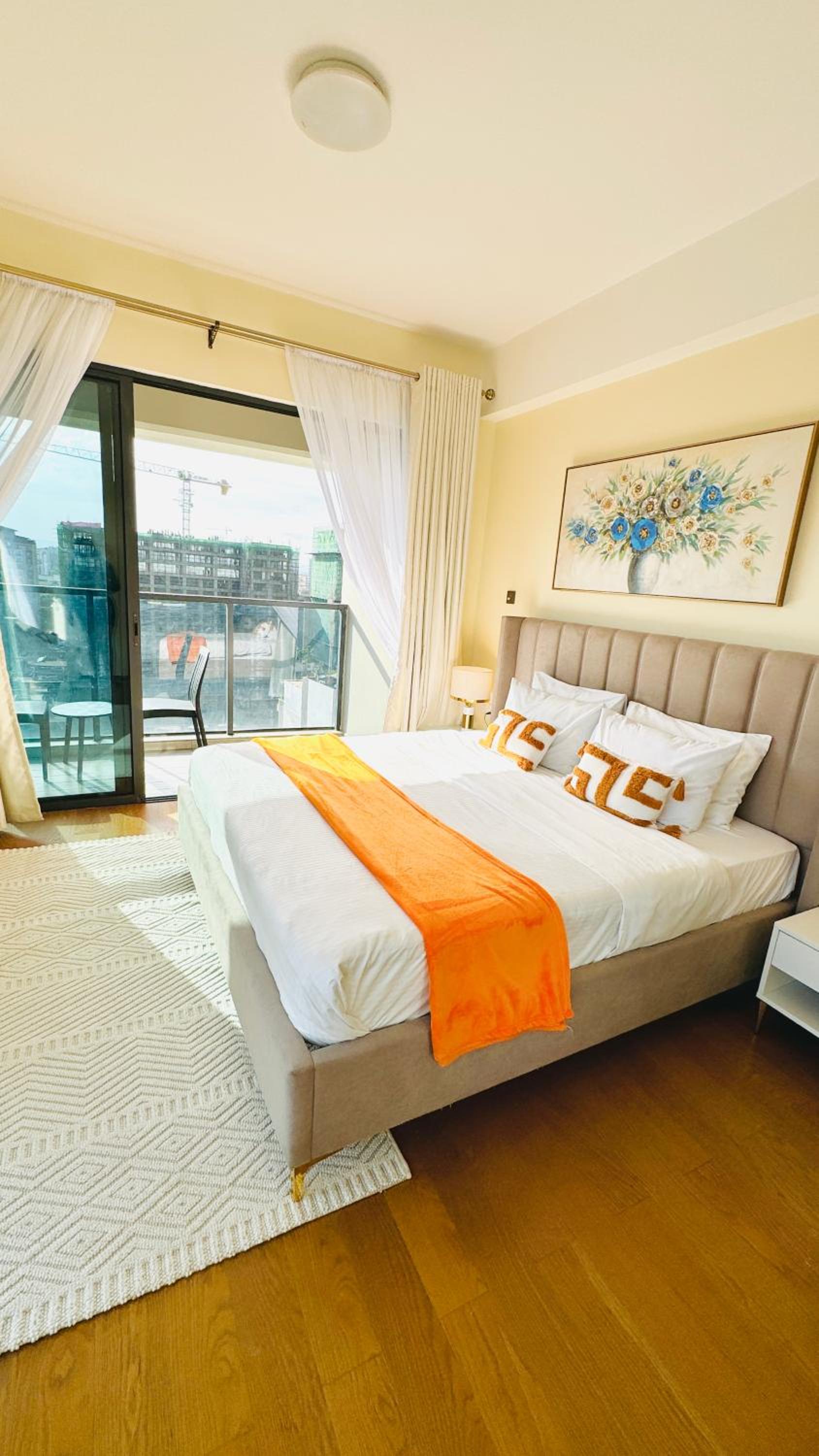 Luxurious 2 bed GTC with city views view 4