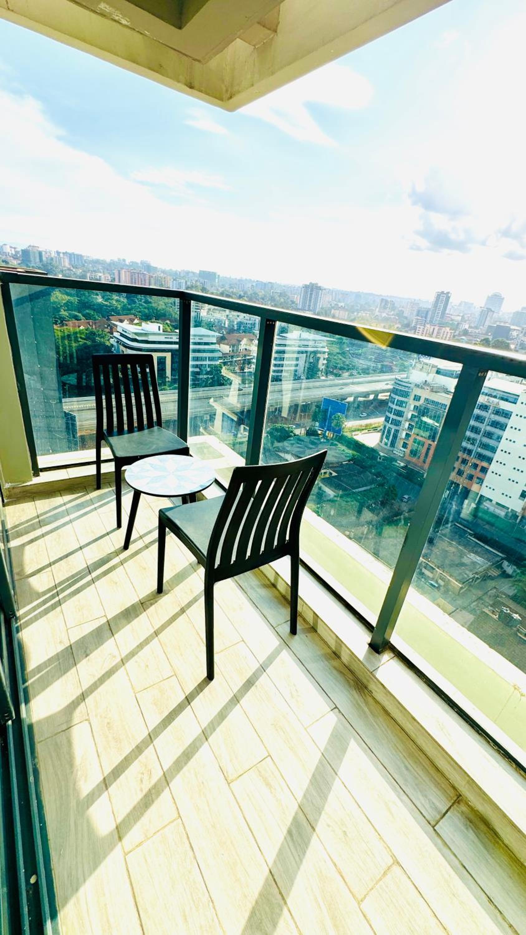 Luxurious 2 bed GTC with city views view 2