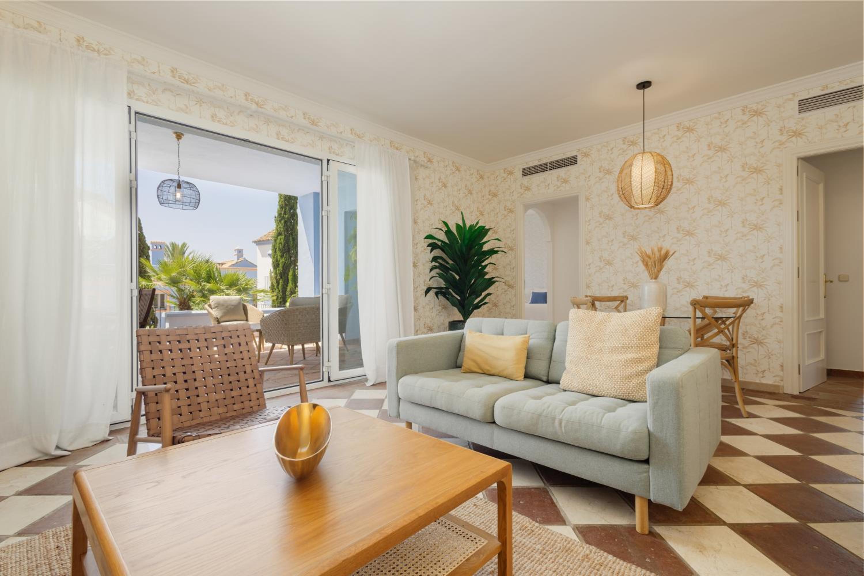 Apartment, with private terrace and in beachfront urbanization with heated pool, in Casares Costa