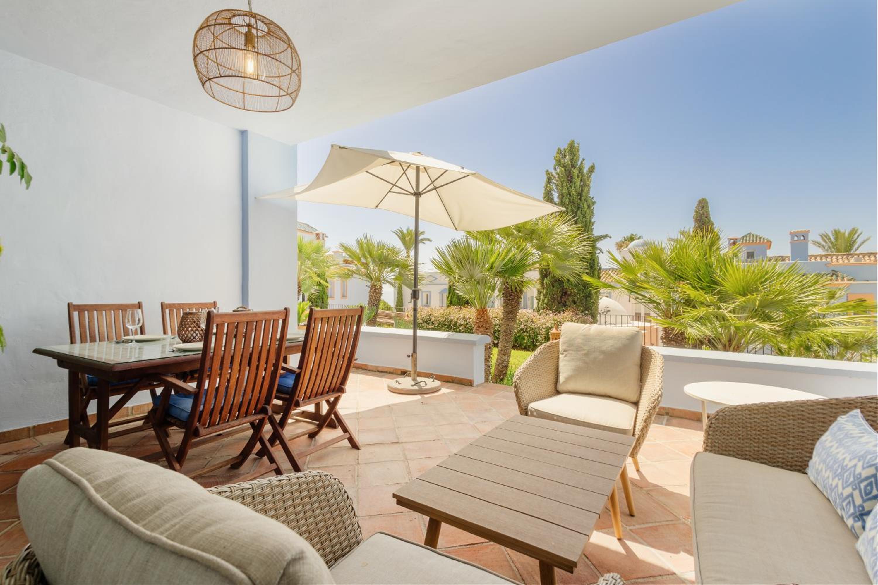 Apartment, with private terrace and in beachfront urbanization with heated pool, in Casares Costa