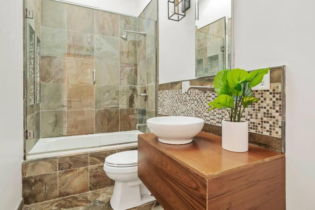 Roscoe Village Family Hideaway