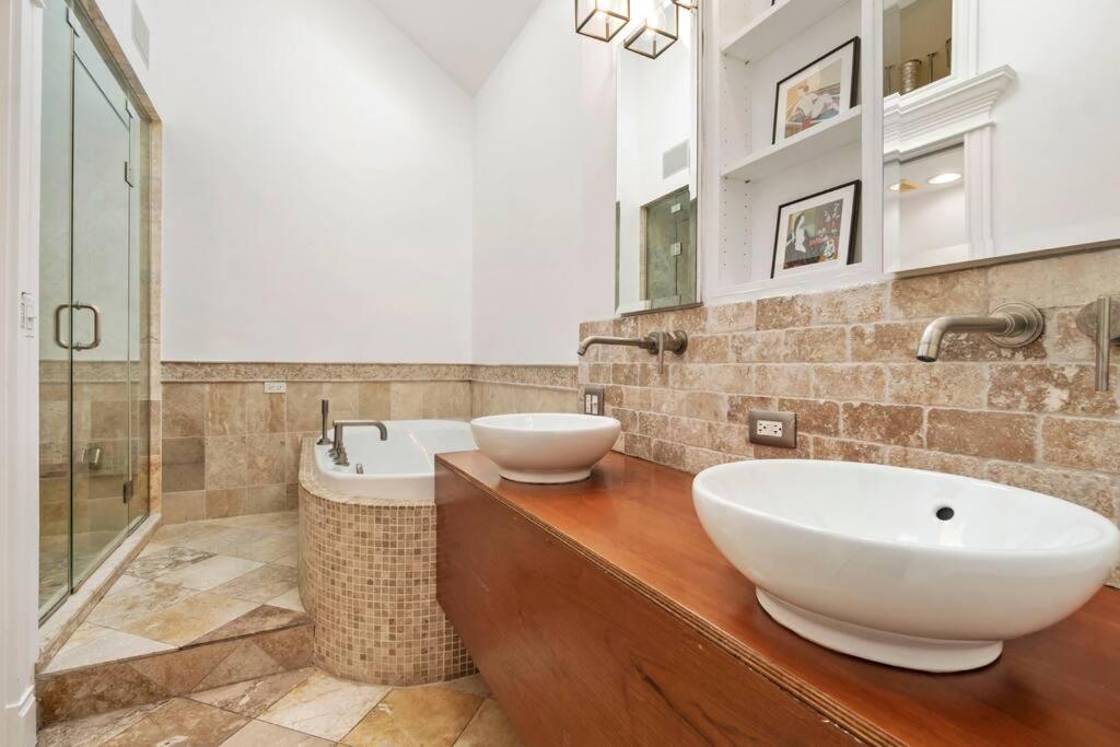 Roscoe Village Family Hideaway