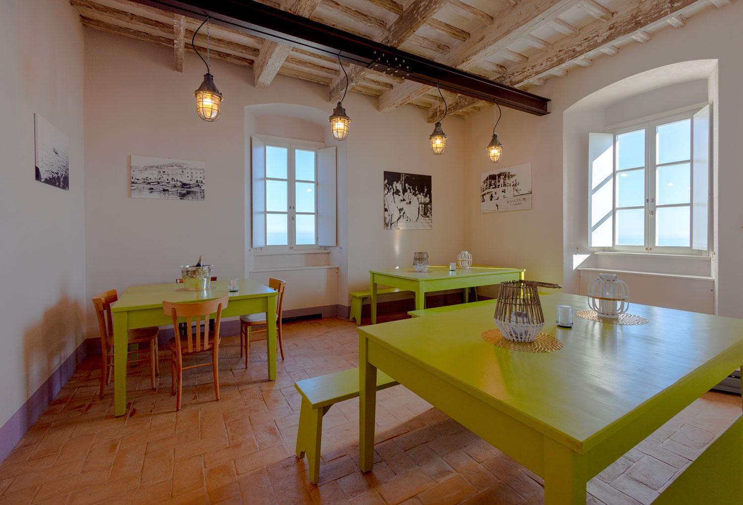 Faro Capel Rosso view 2
