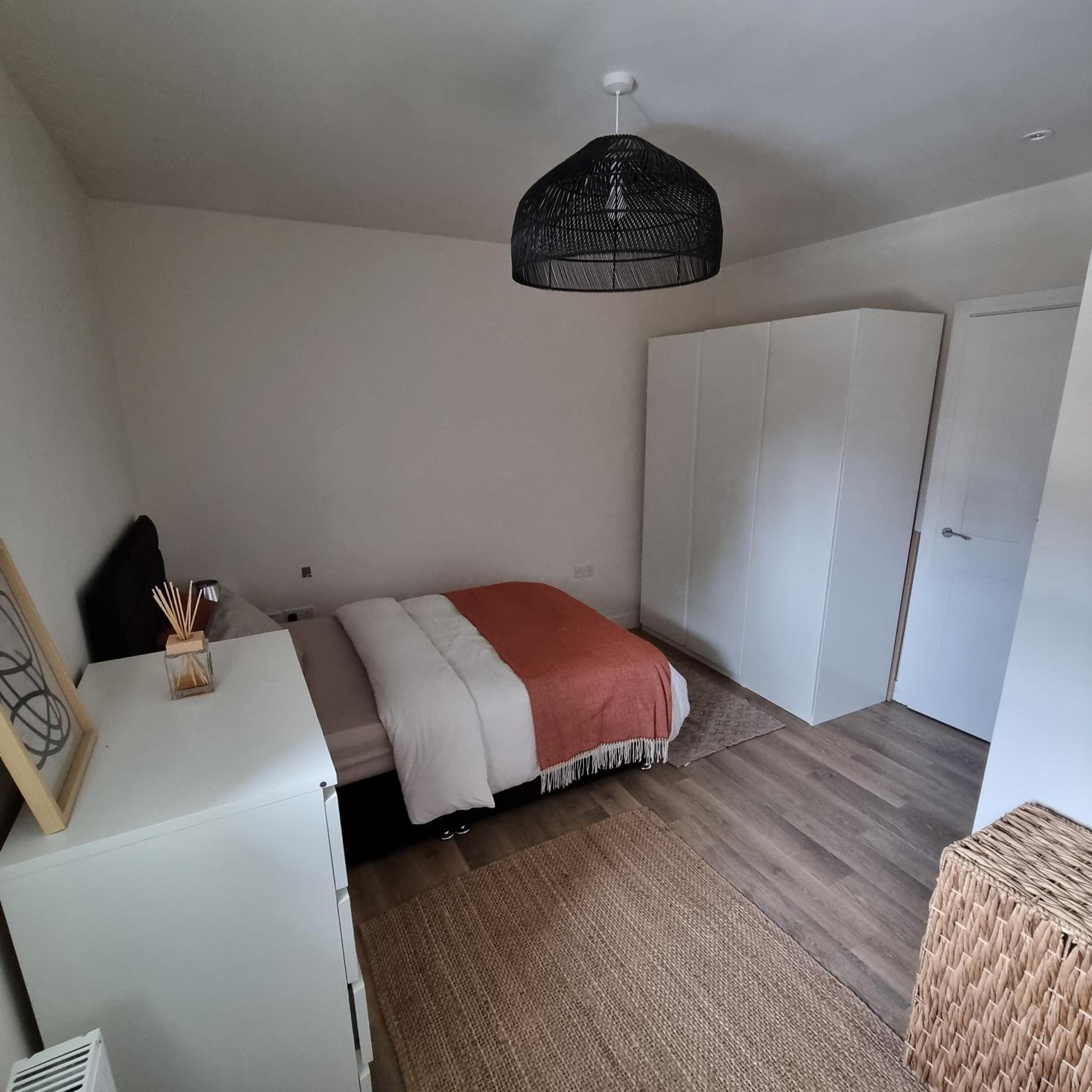 Zen Haven Court - Luxury Double Room with Bathroom by East Croydon view 5