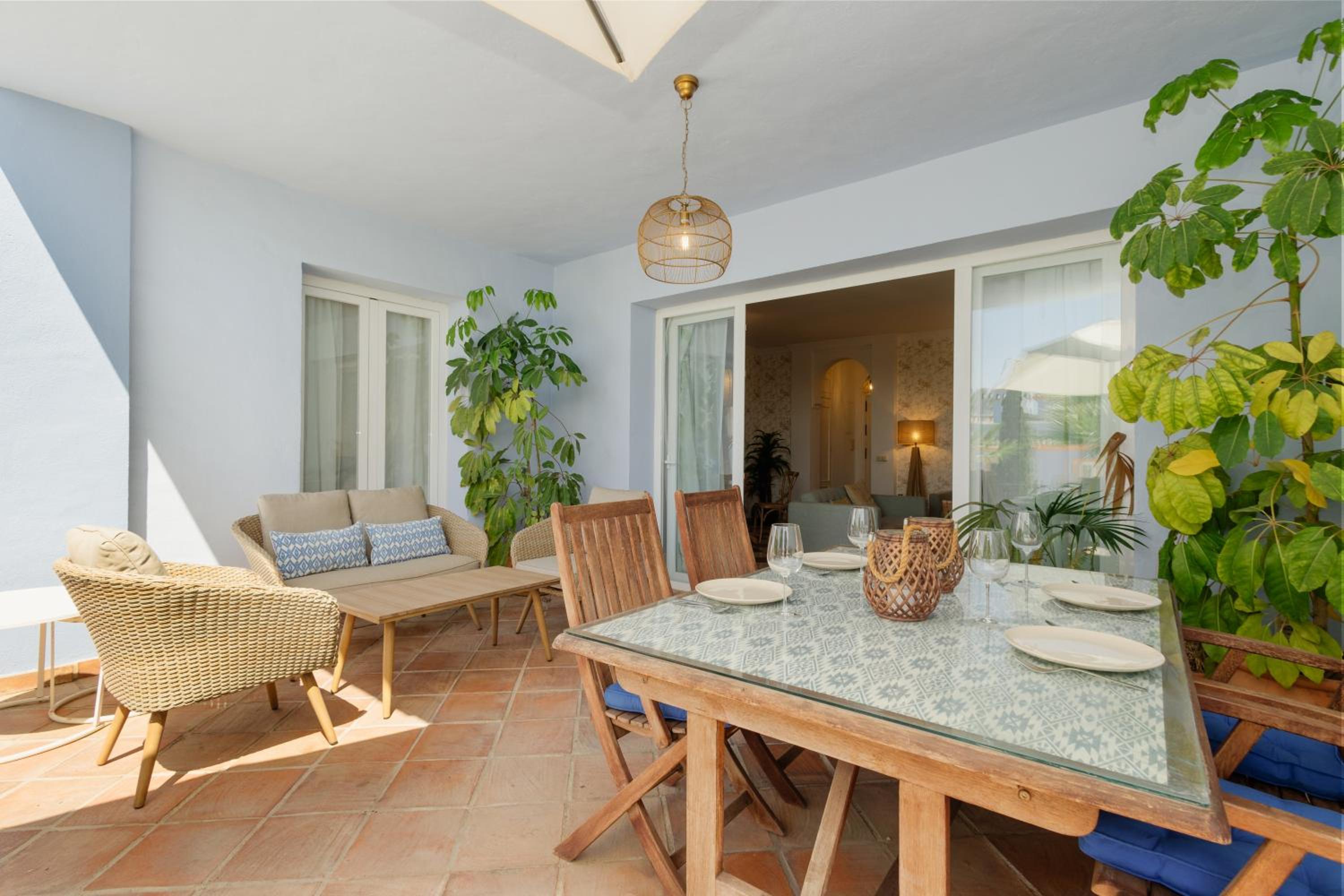 Apartment, with private terrace and in beachfront urbanization with heated pool, in Casares Costa