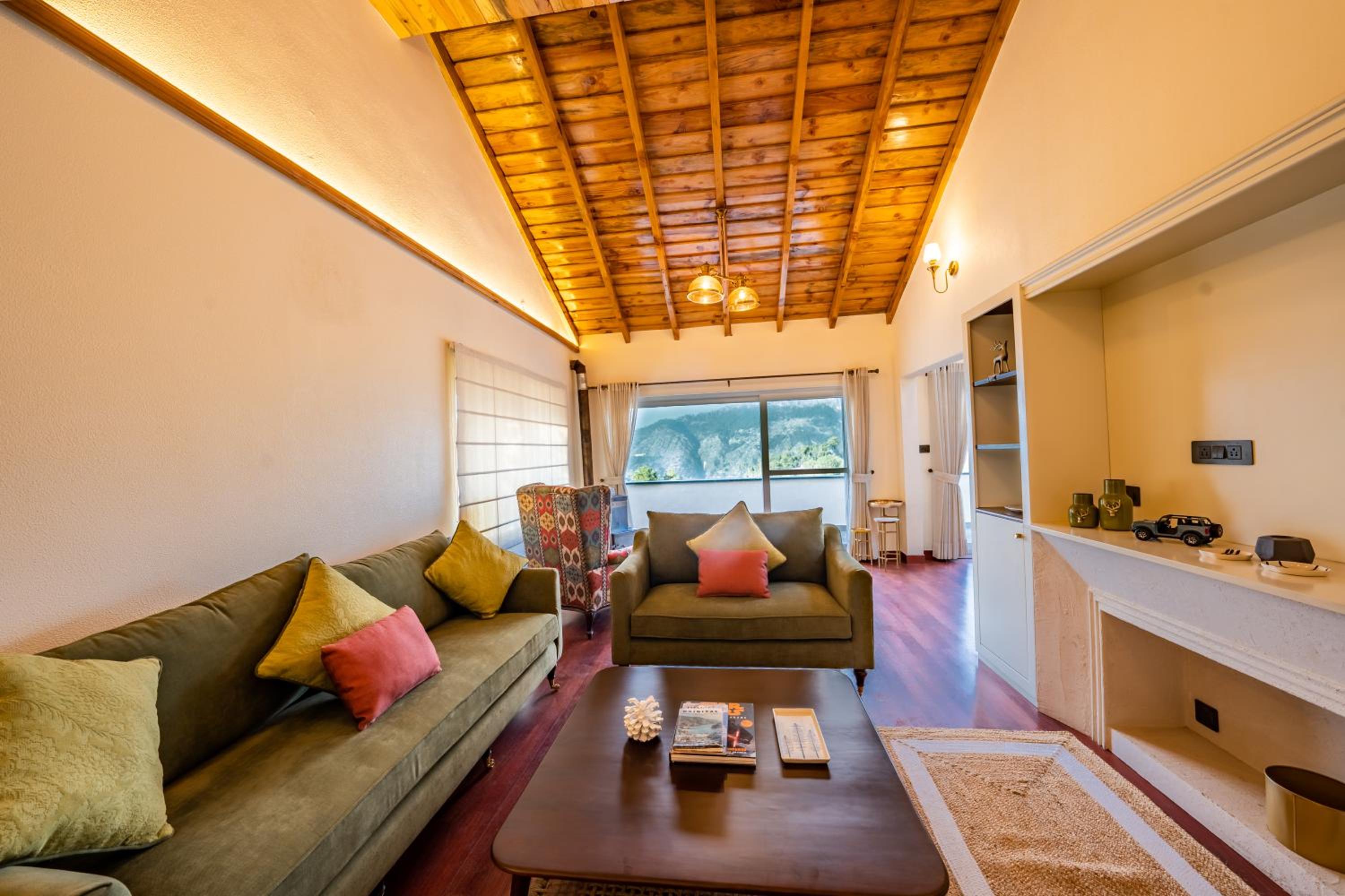 Little Frida- The Dak Bungalows view 3