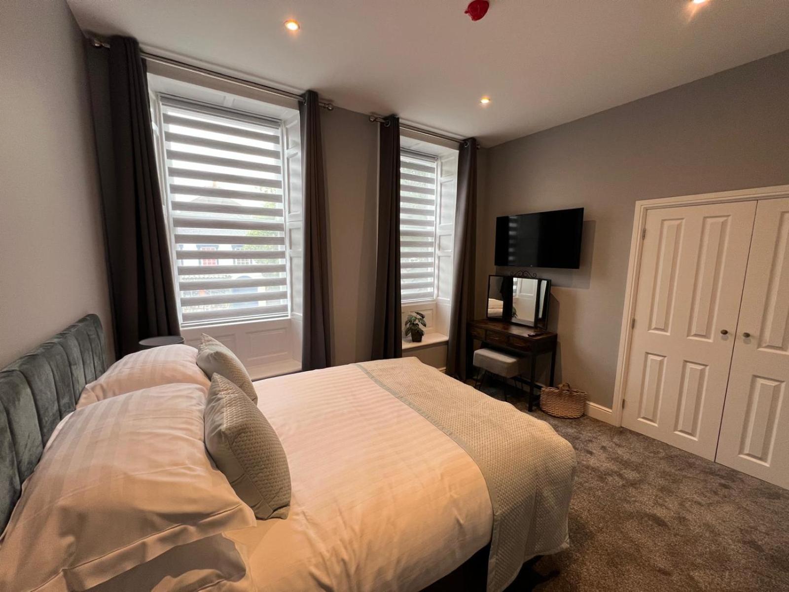 The Globe Apartments and Bedrooms