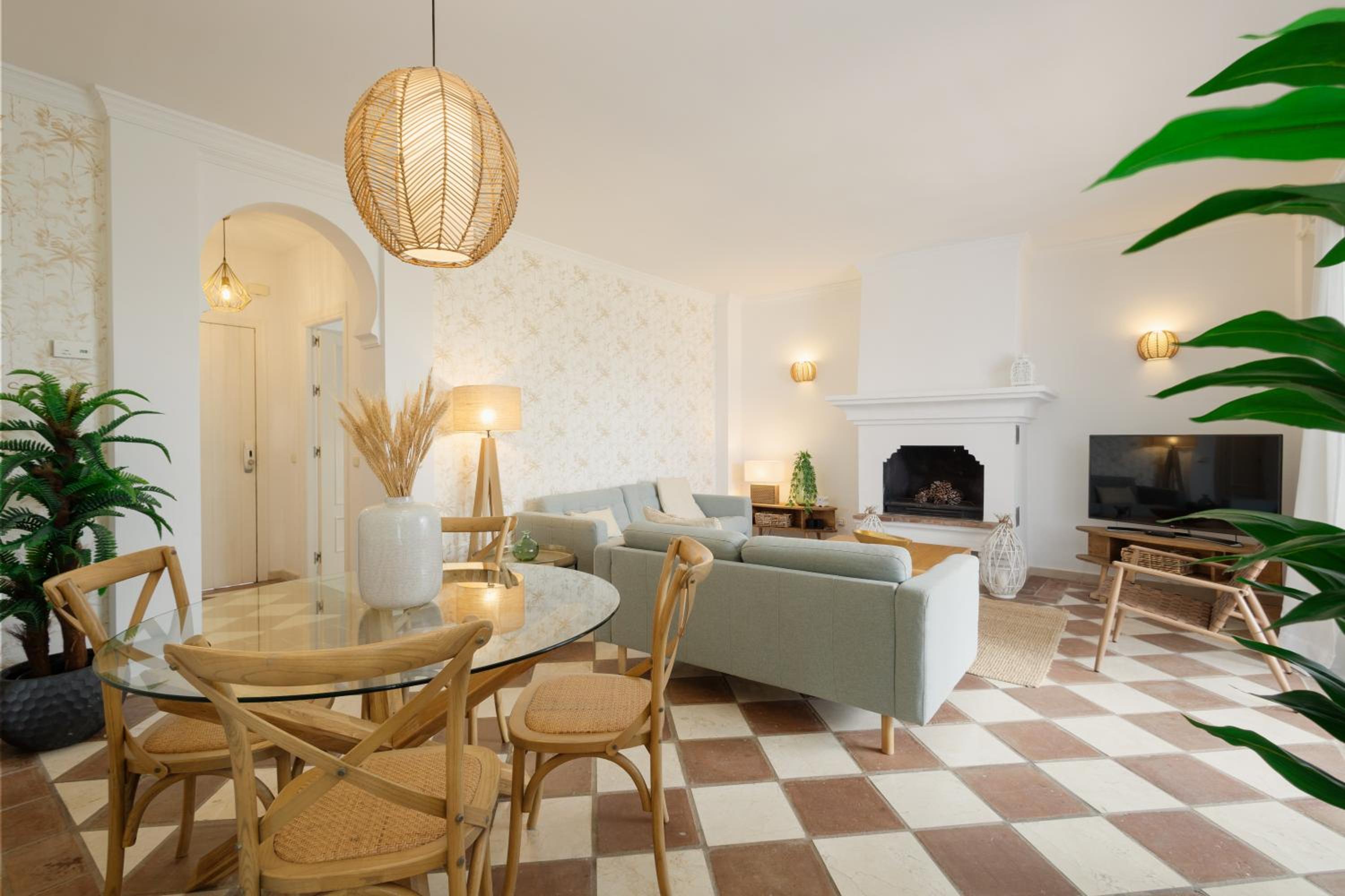 Apartment, with private terrace and in beachfront urbanization with heated pool, in Casares Costa
