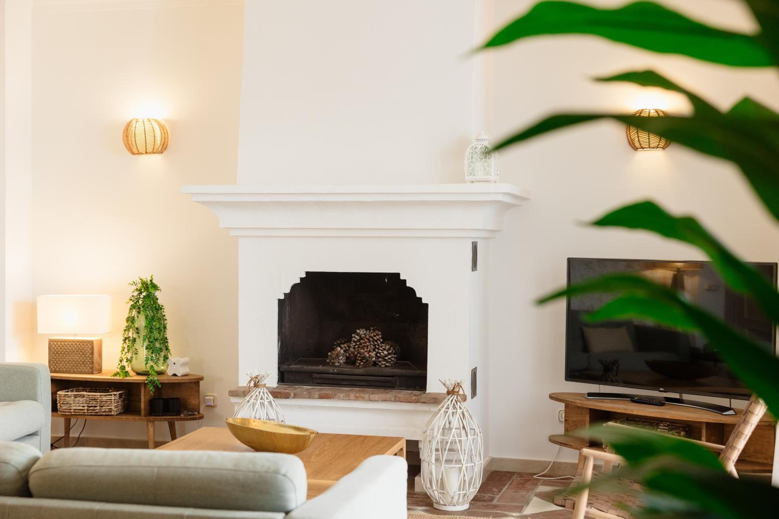 Apartment, with private terrace and in beachfront urbanization with heated pool, in Casares Costa