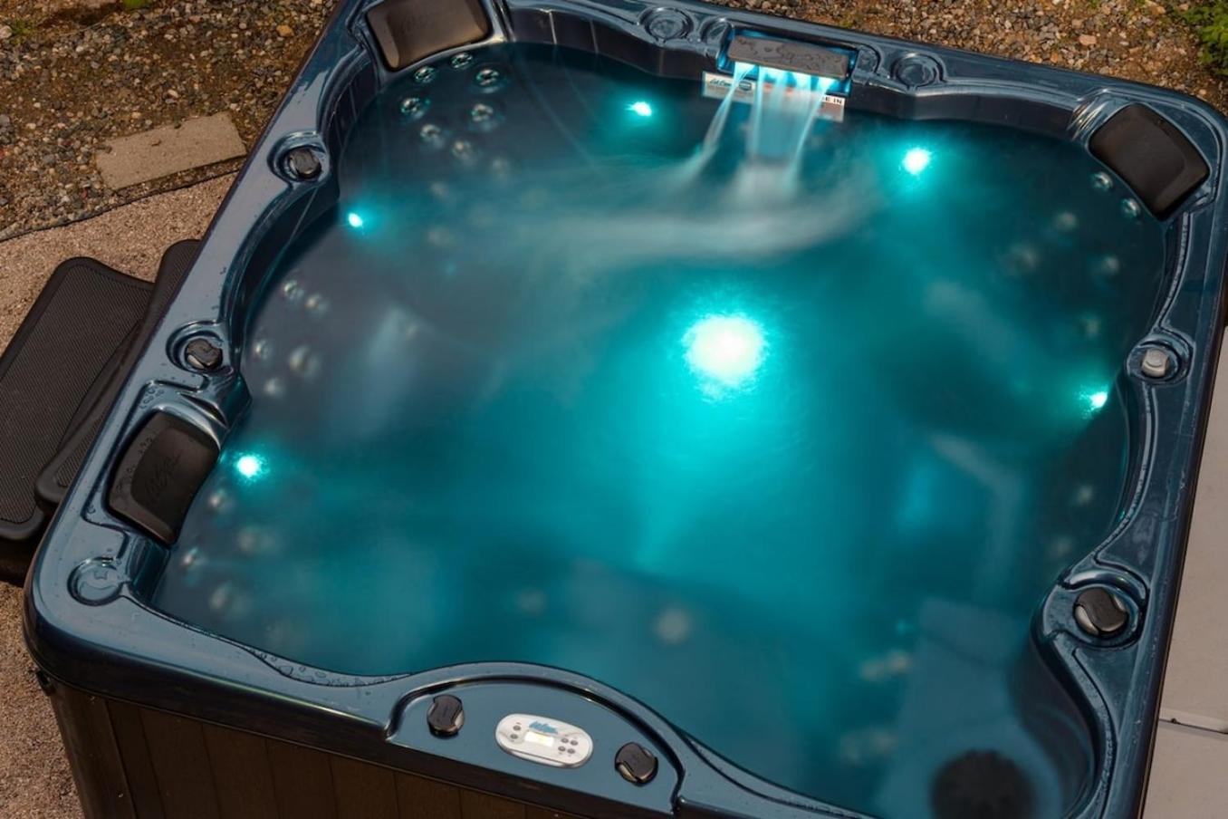 Serene Retreat Amazing Views Hottub Sauna, Xbox view 5