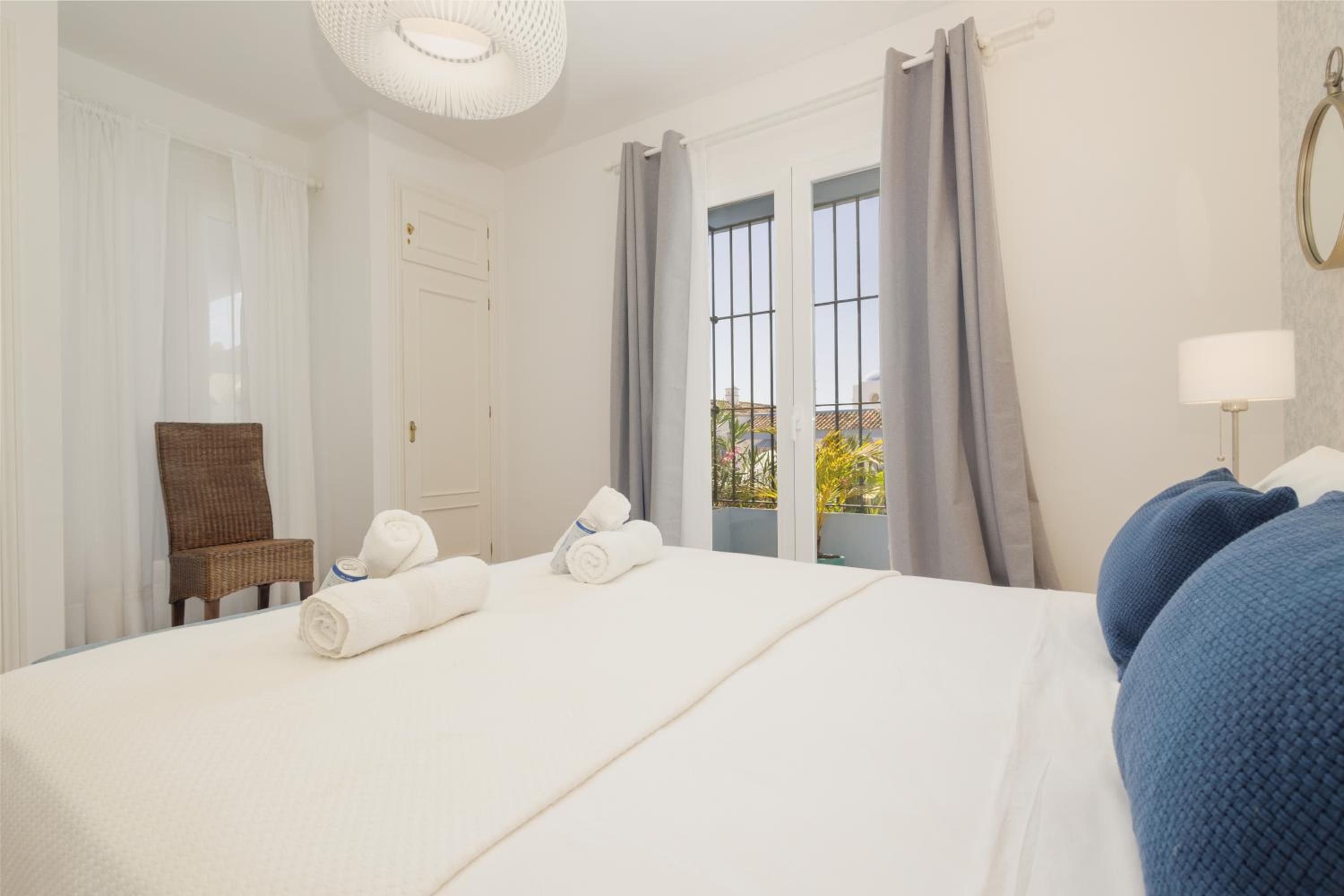 Apartment, with private terrace and in beachfront urbanization with heated pool, in Casares Costa