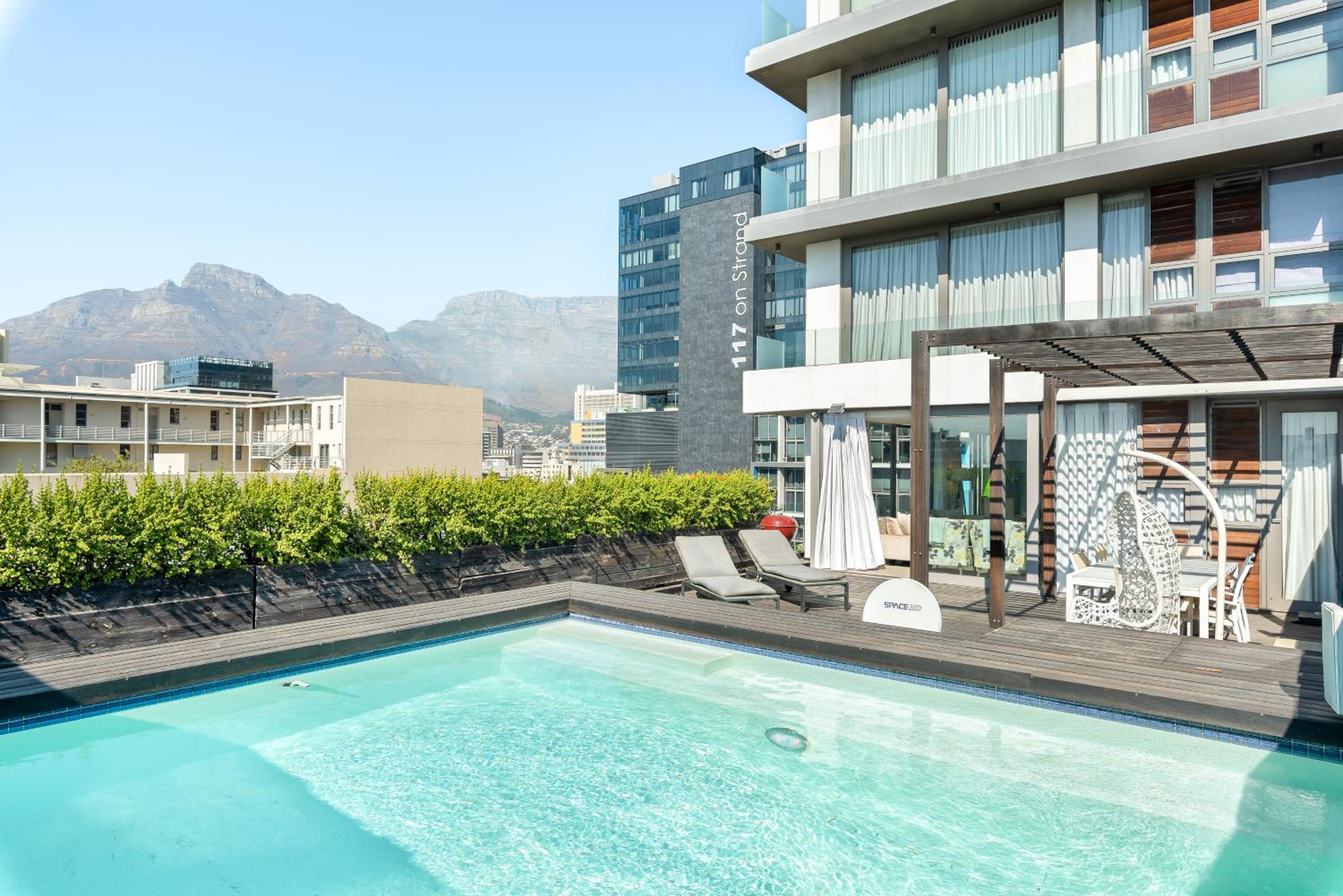 Lux De Waterkant Apartment - Mountain Views view 2