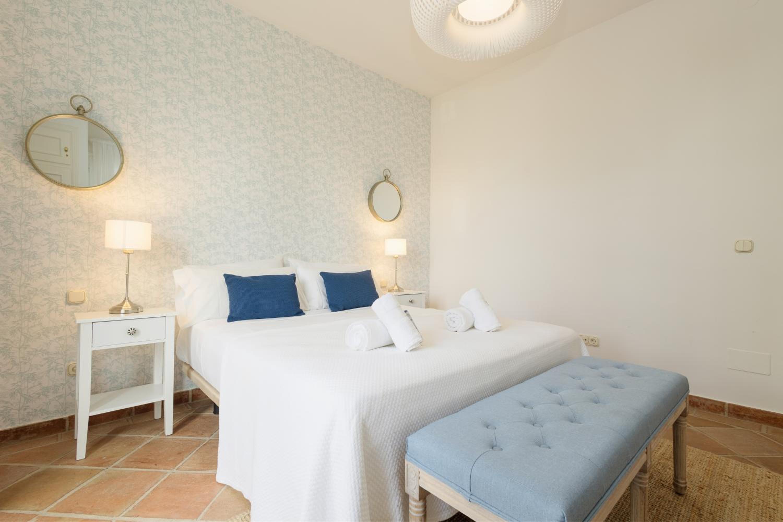 Apartment, with private terrace and in beachfront urbanization with heated pool, in Casares Costa