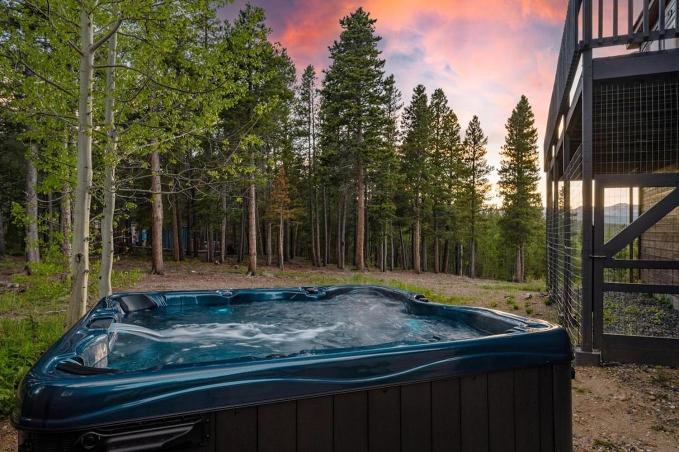 Serene Retreat Amazing Views Hottub Sauna, Xbox view 3