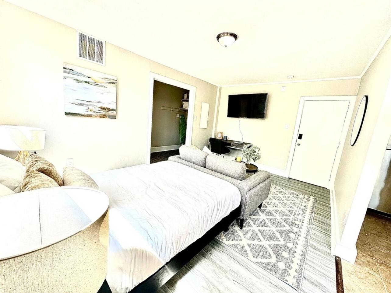 Lennox C301 Peaceful & Perfect Studio Apt view 3