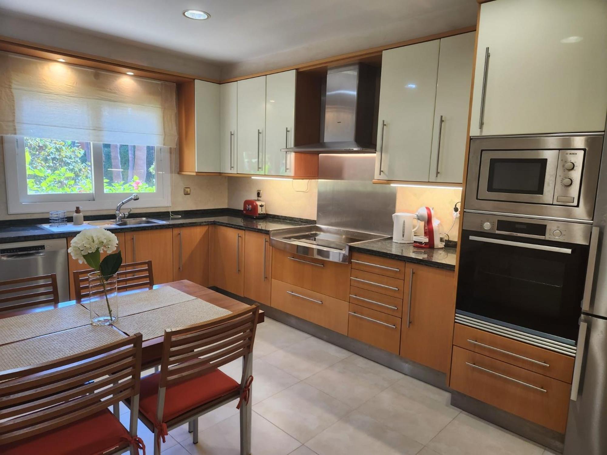 Marbella Vacations - Luxury 2 Bedroom Apartment, Sierra Blanca, Marbella - Property Image 21