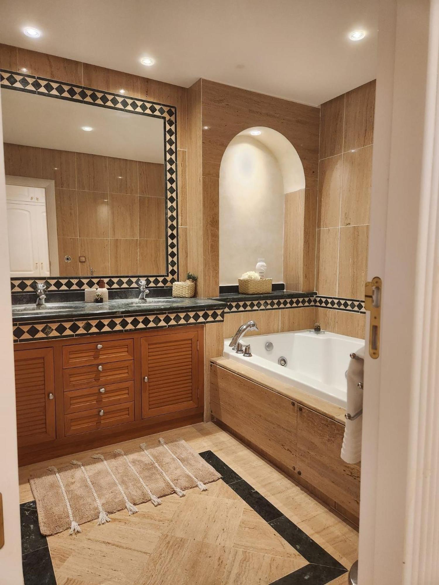 Marbella Vacations - Luxury 2 Bedroom Apartment, Sierra Blanca, Marbella - Property Image 33