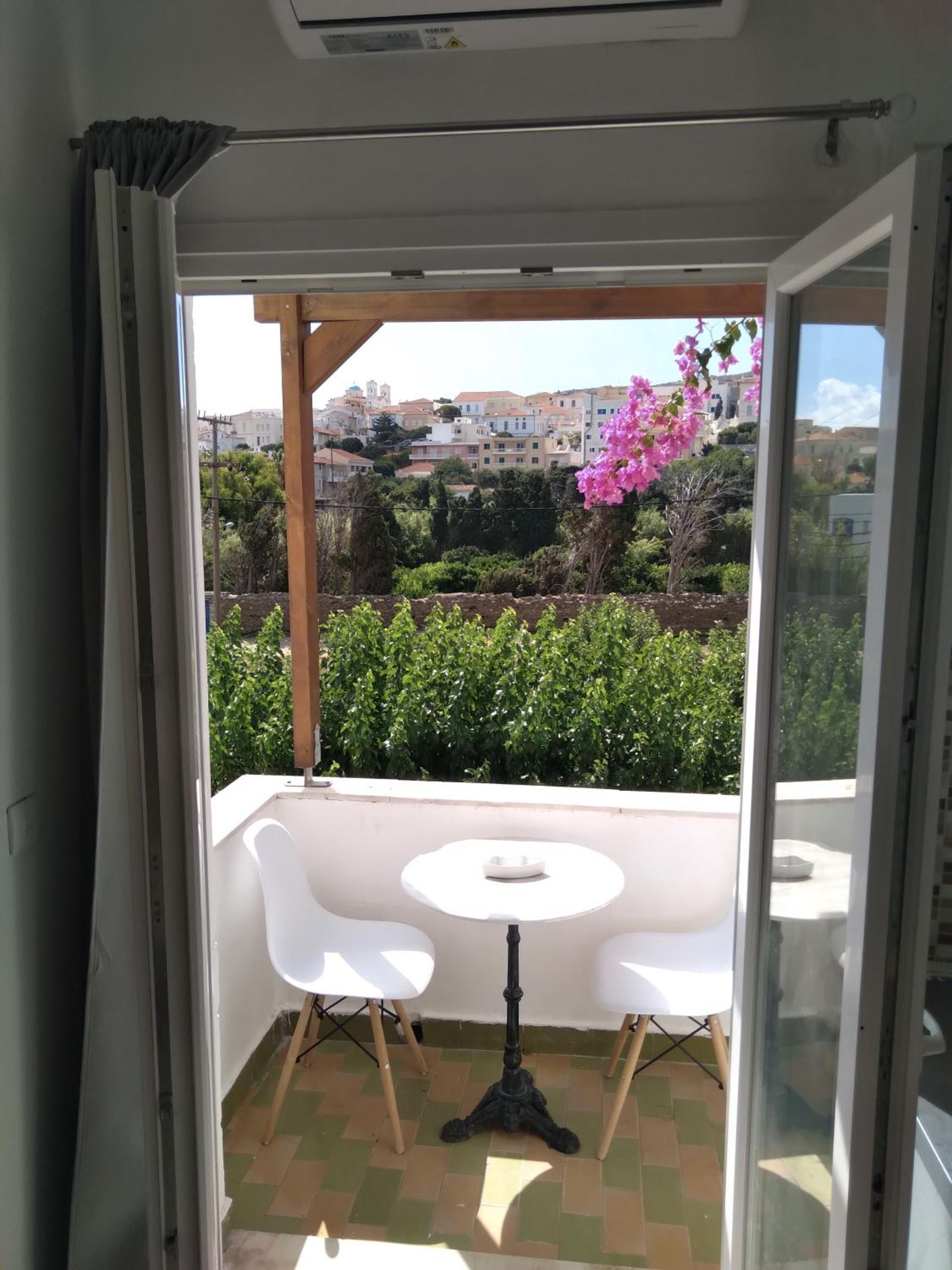 Iokasti studios photo 3