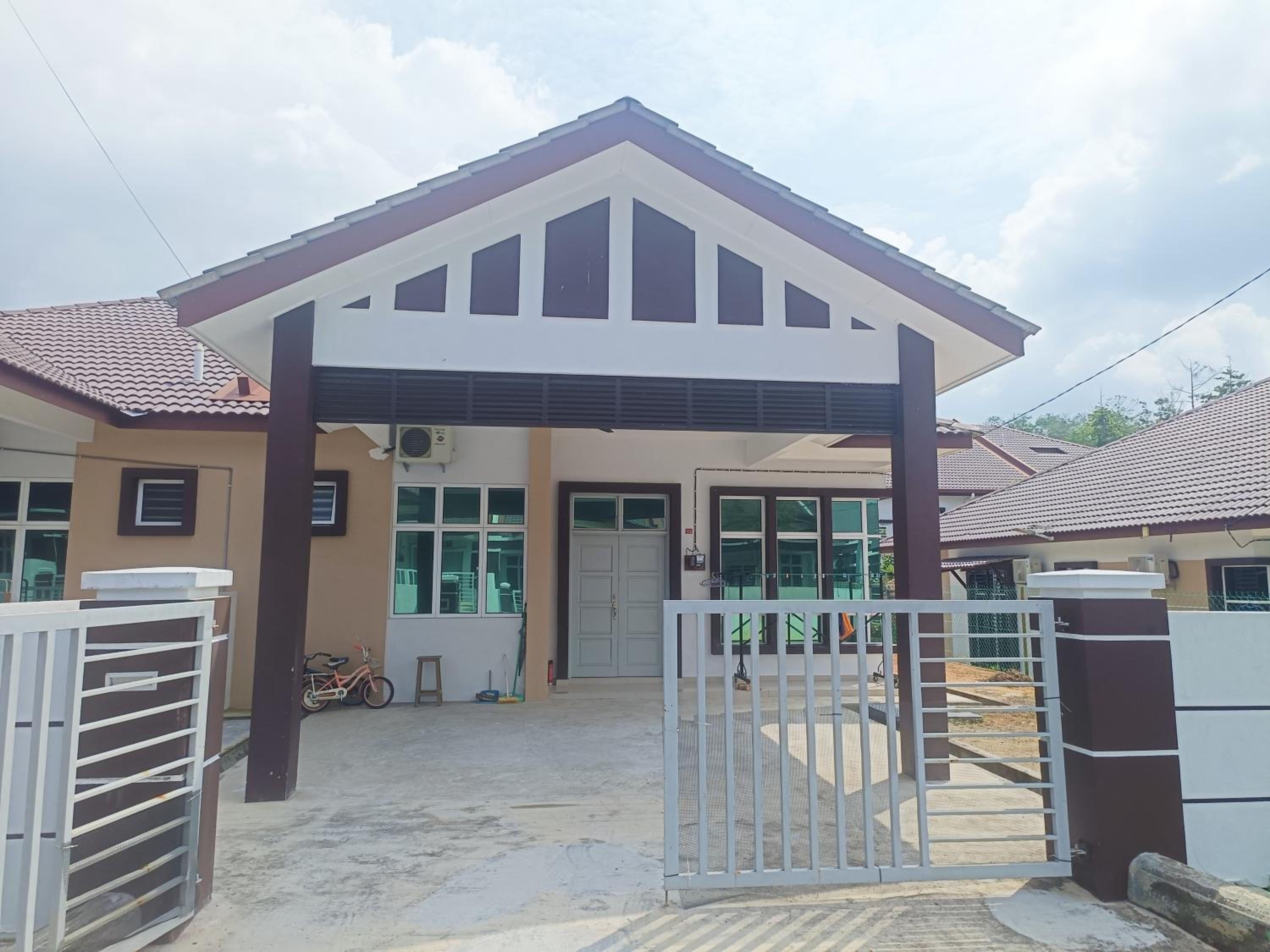 4D Homestay TSNU Tampin with pool n Bbq set photo 3