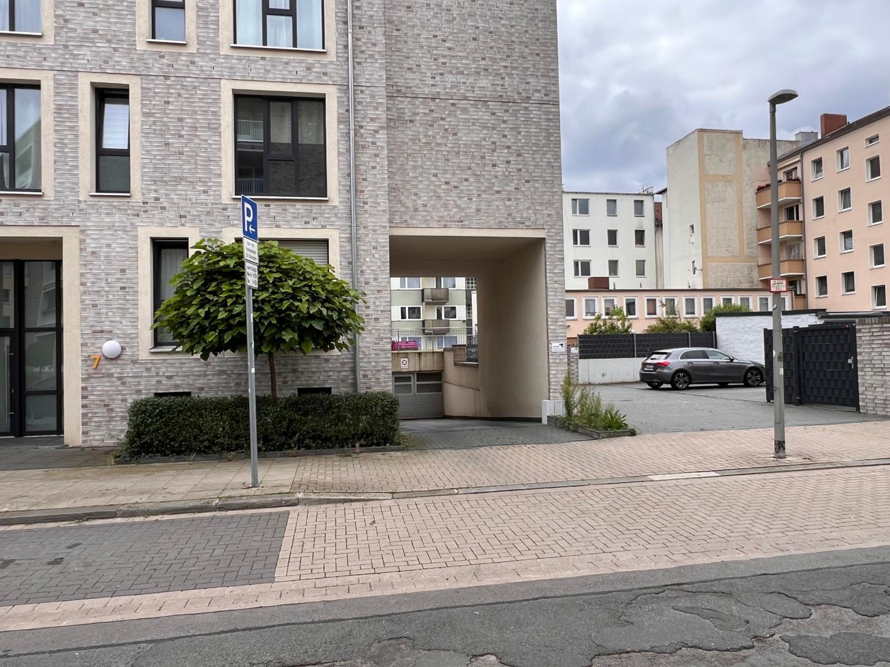 Modernes Apartment mit Balkon und Parkplatz Zentrum