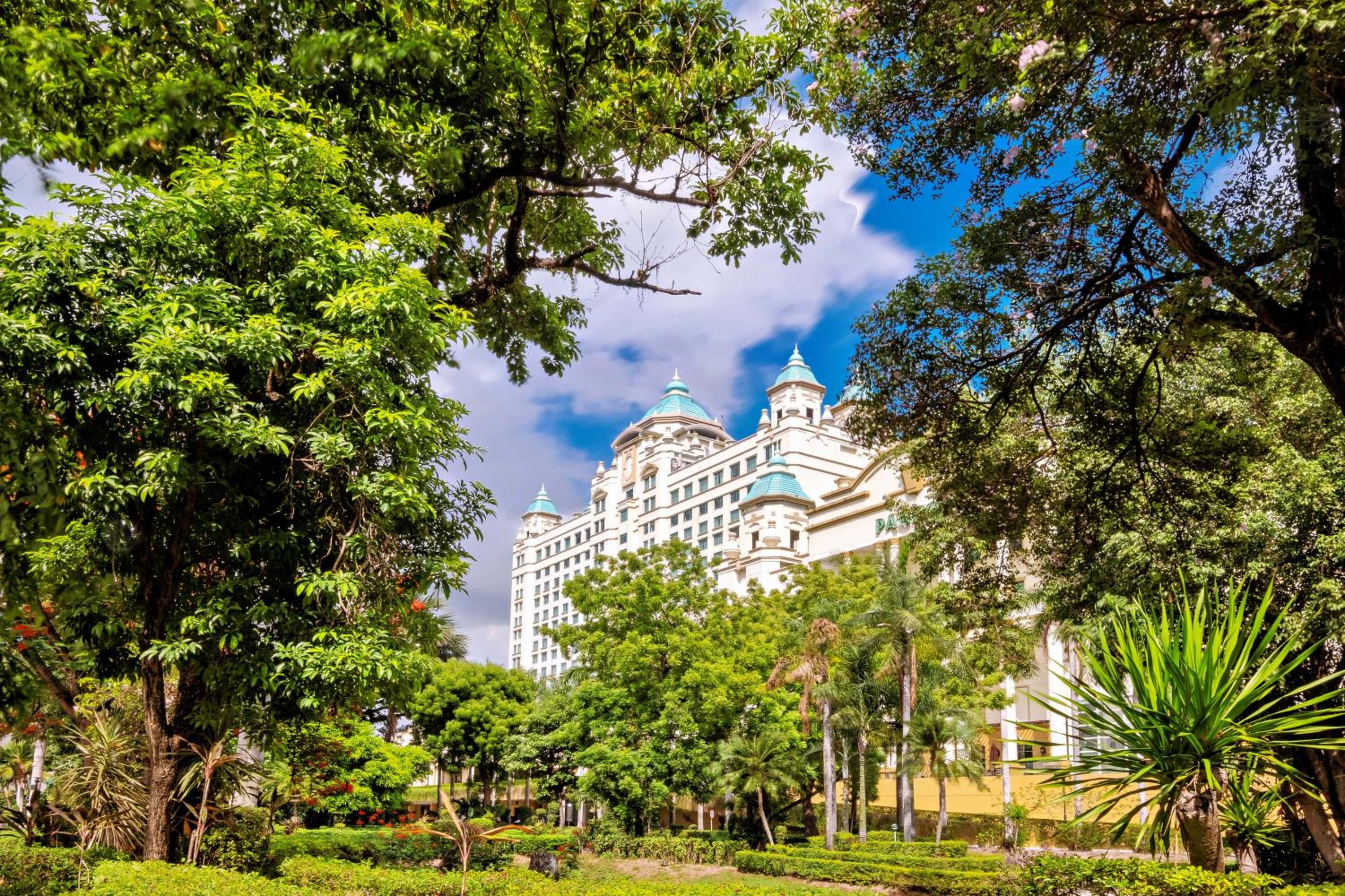 Hotel Waterfront Cebu City Hotel & Casino - Image 1