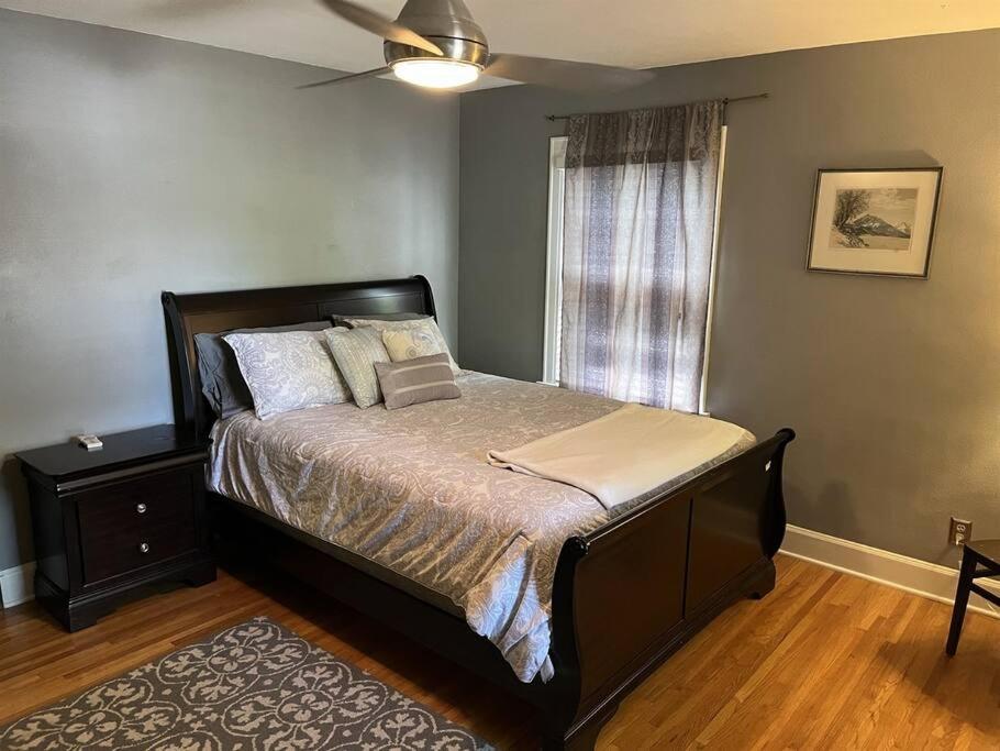 Historic Twin Tudors Inn view 5