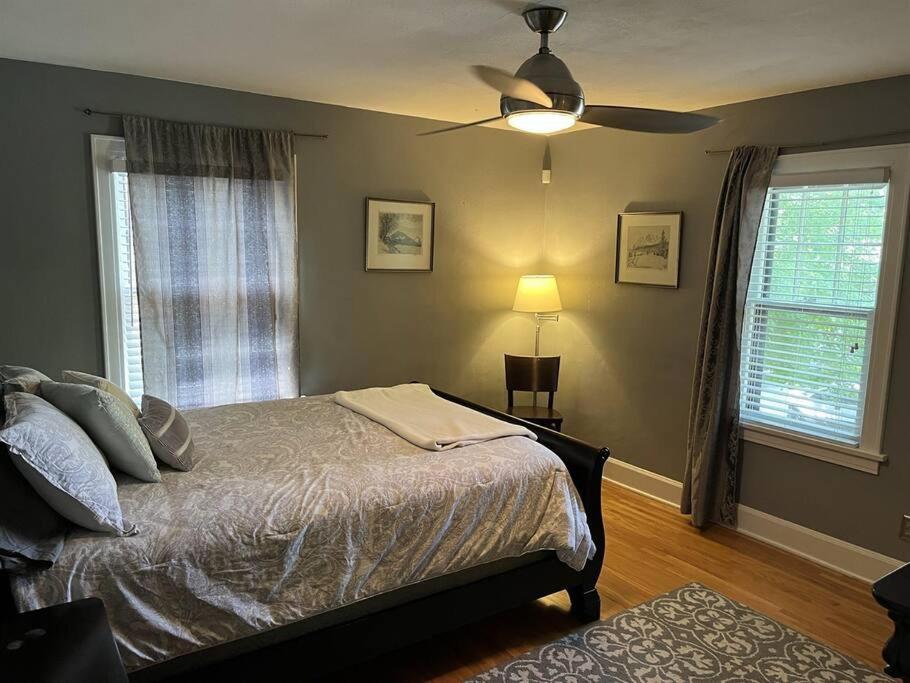 Historic Twin Tudors Inn view 4