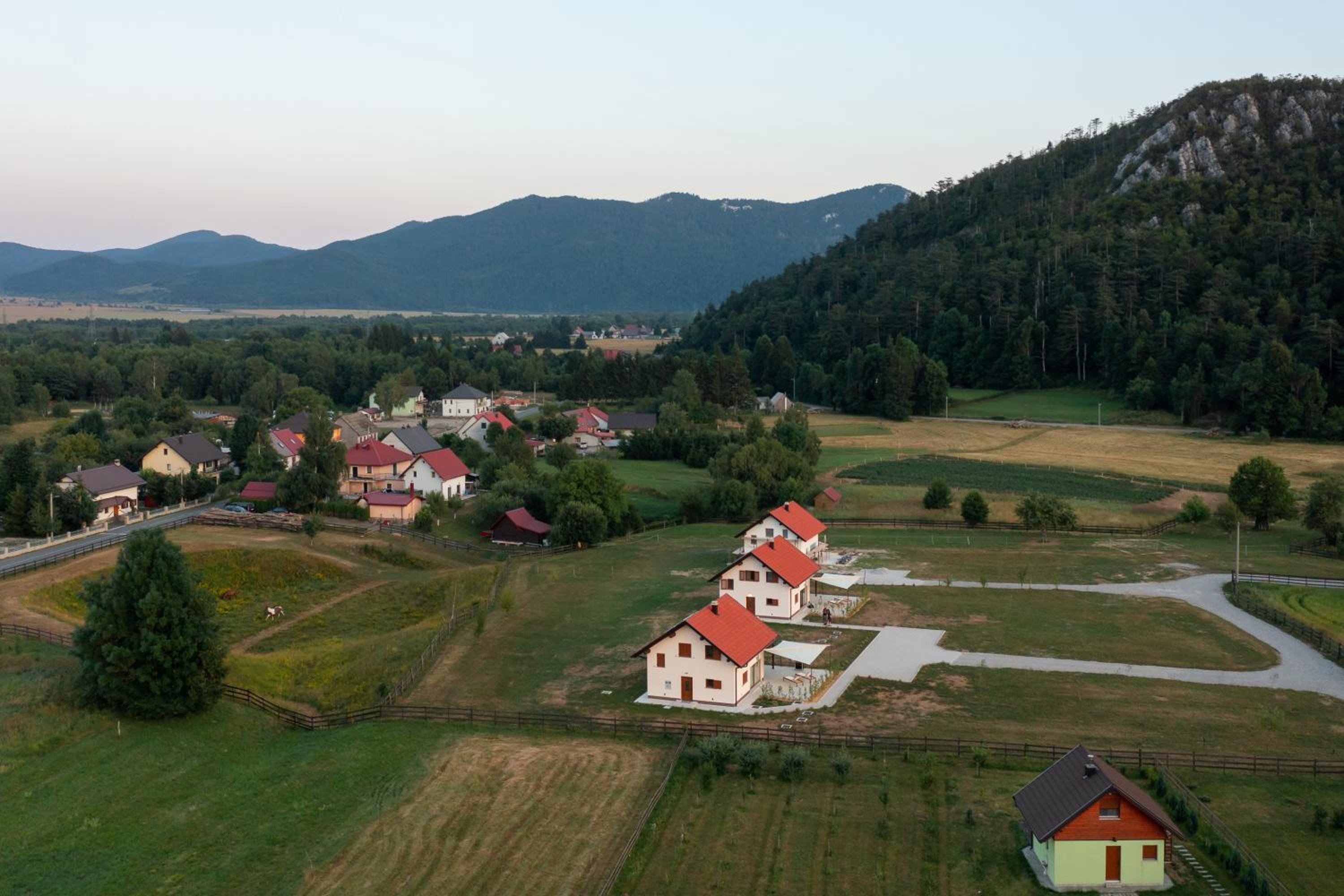 Mountain Houses Volta en Lič