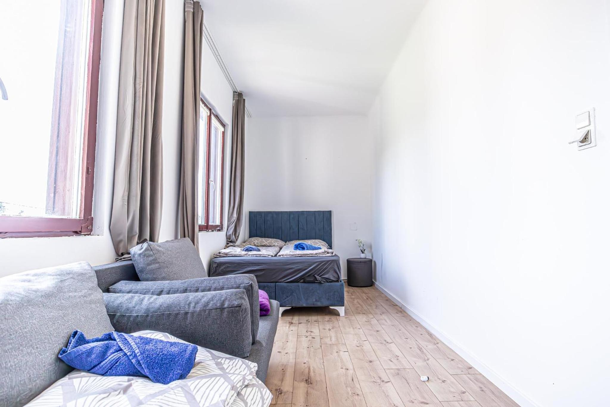 Comfy Rooms in Shared villa with Terrace and Garden