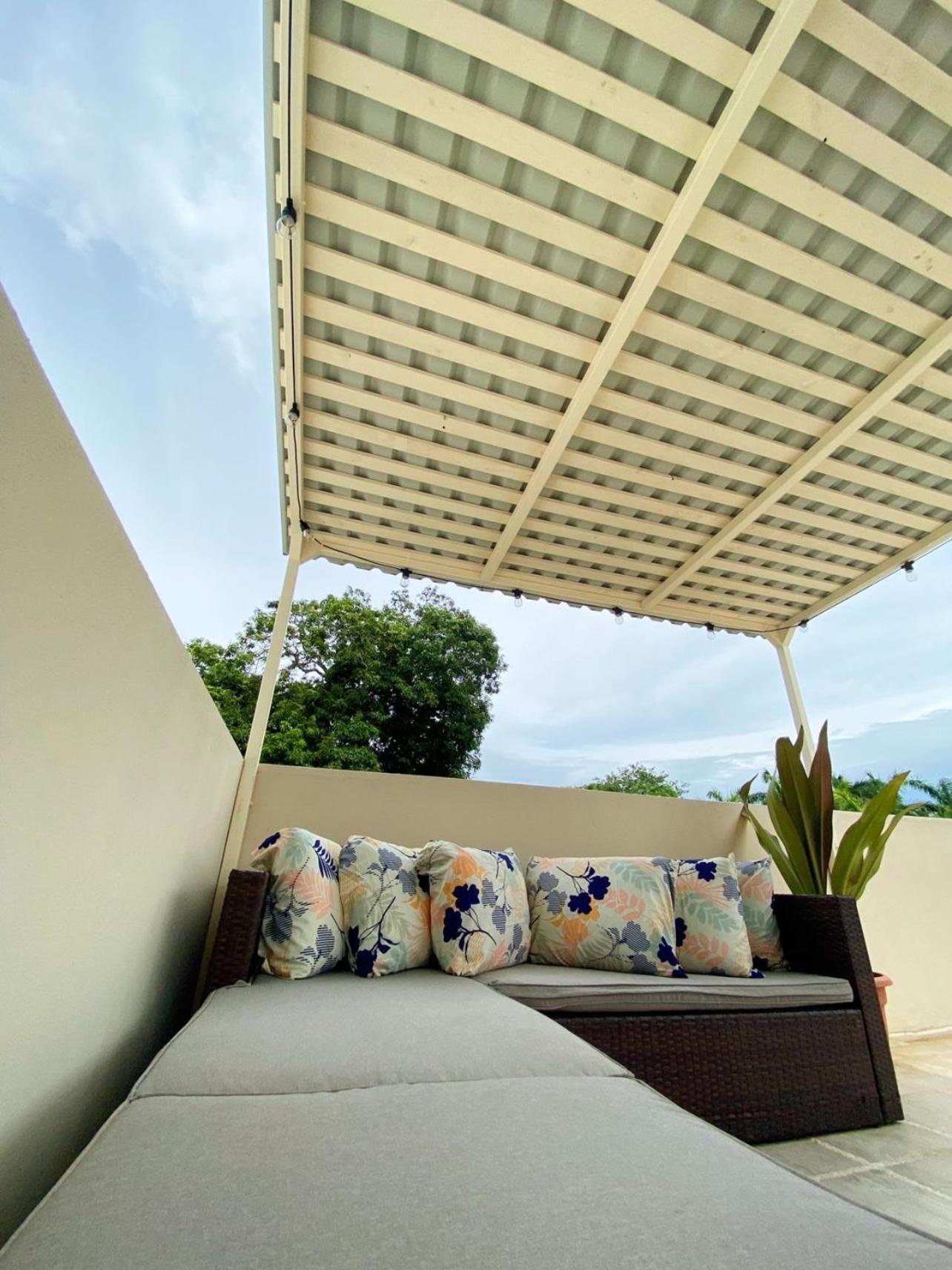 Charming condo with a rooftop, across beach