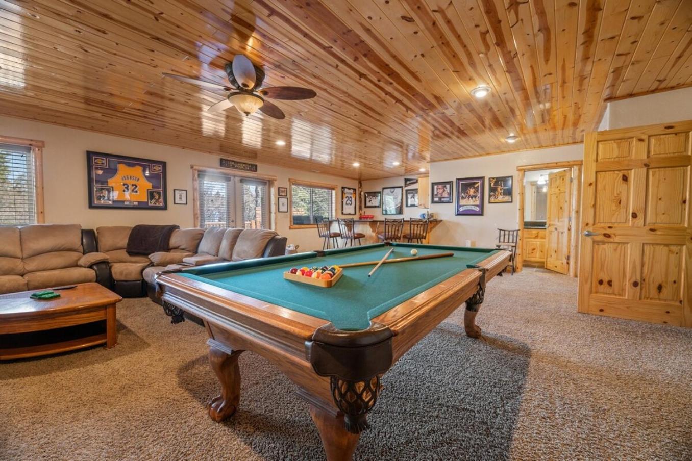 5 Star Family Cabinhot Tubpool Tableev Charger