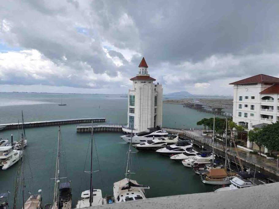 2 bedroom Suite with Sea View At Straits Quay