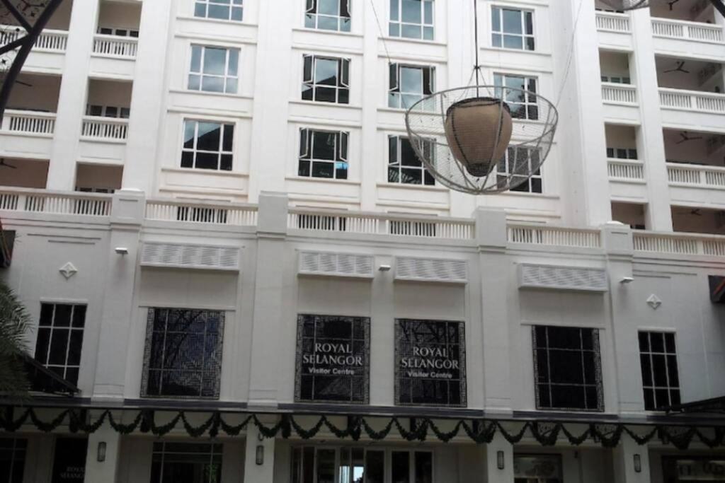 2 bedroom Suite with Sea View At Straits Quay