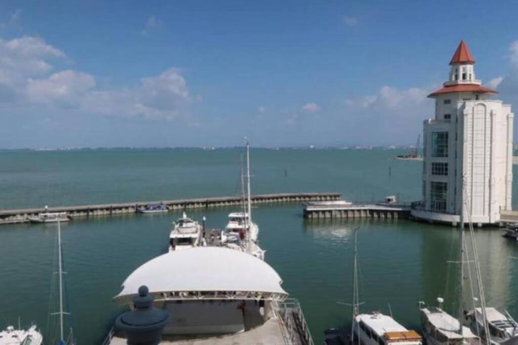 2 bedroom Suite with Sea View At Straits Quay