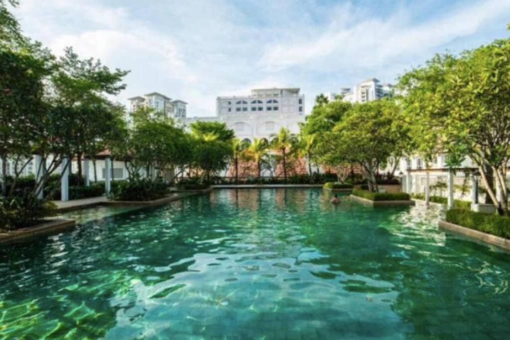 2 bedroom Suite with Sea View At Straits Quay