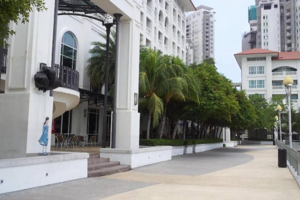 2 bedroom Suite with Sea View At Straits Quay