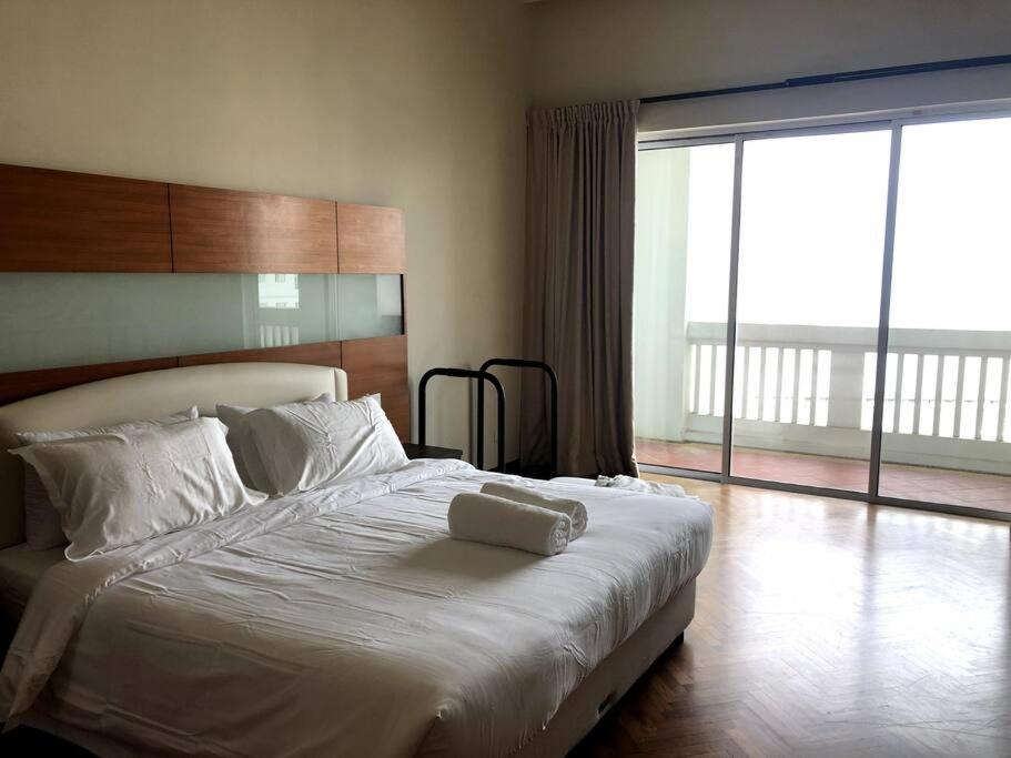2 bedroom Suite with Sea View At Straits Quay
