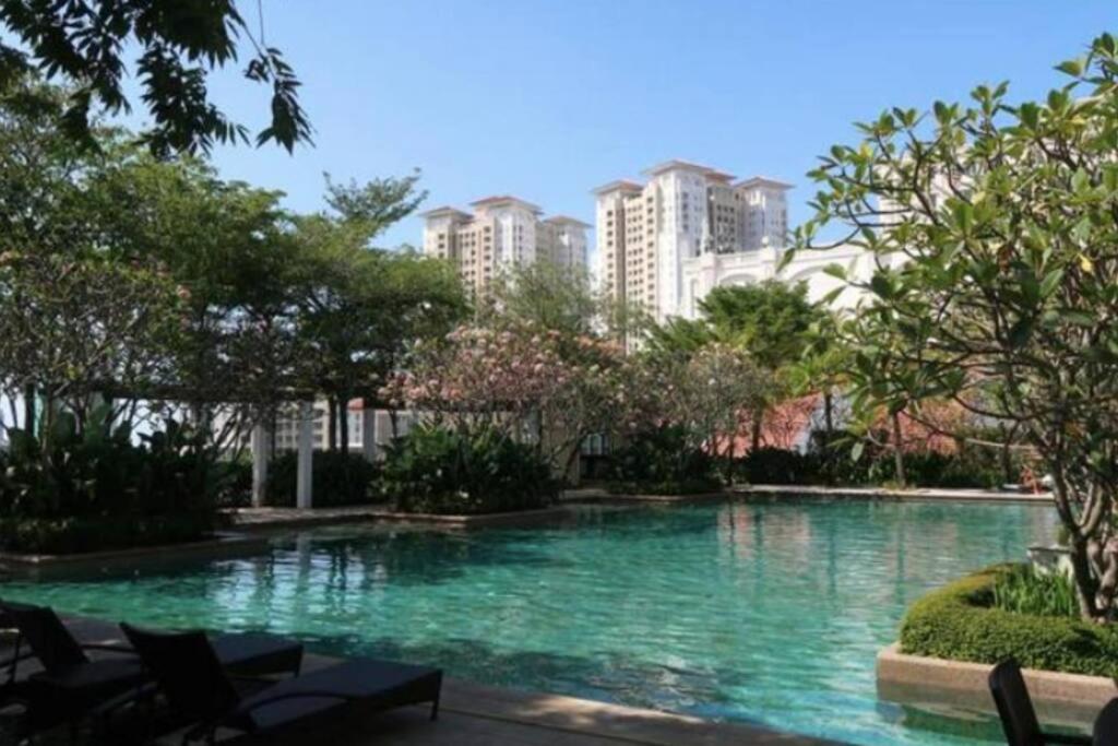 2 bedroom Suite with Sea View At Straits Quay