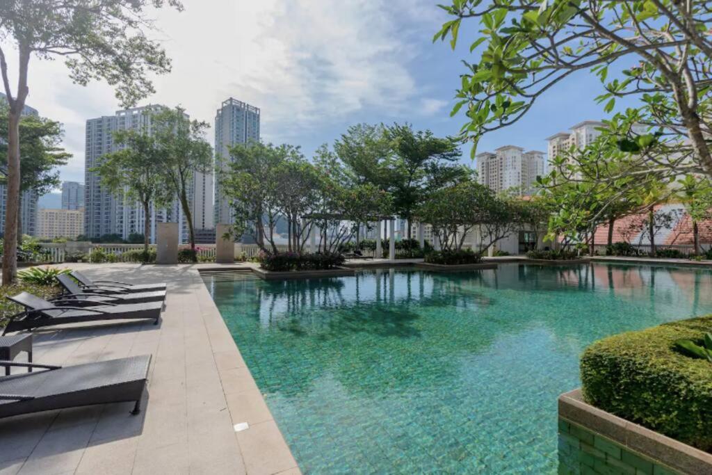 2 bedroom Suite with Sea View At Straits Quay