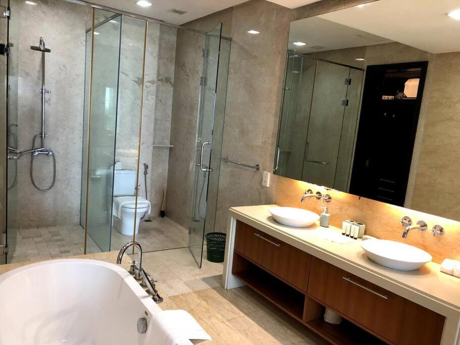2 bedroom Suite with Sea View At Straits Quay