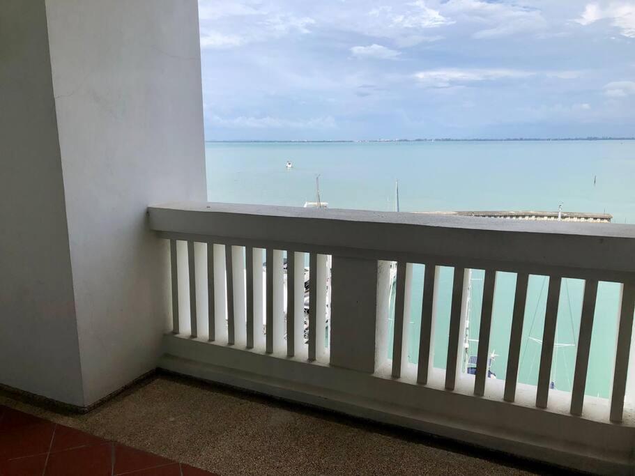 2 bedroom Suite with Sea View At Straits Quay