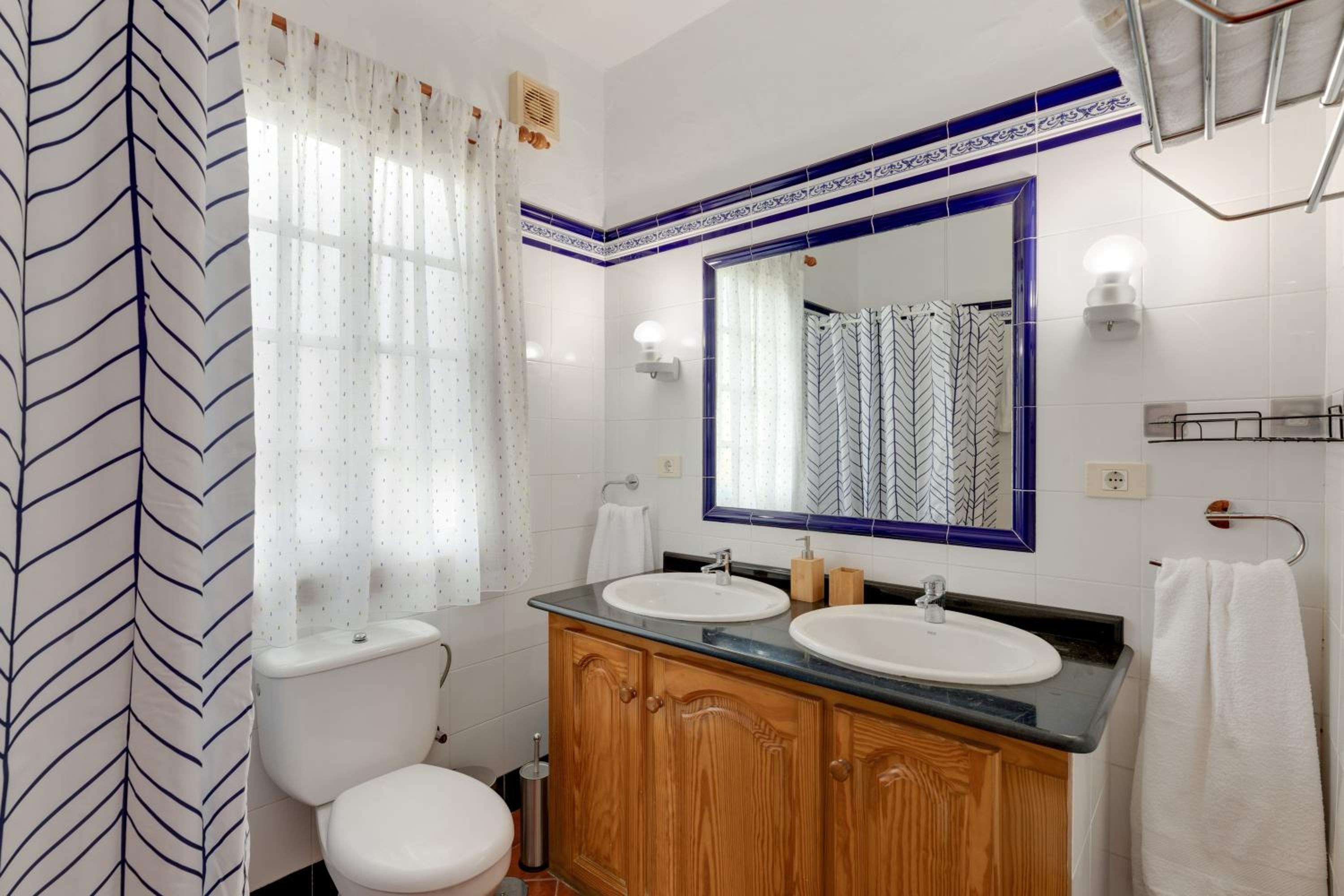 La Casa Amarilla